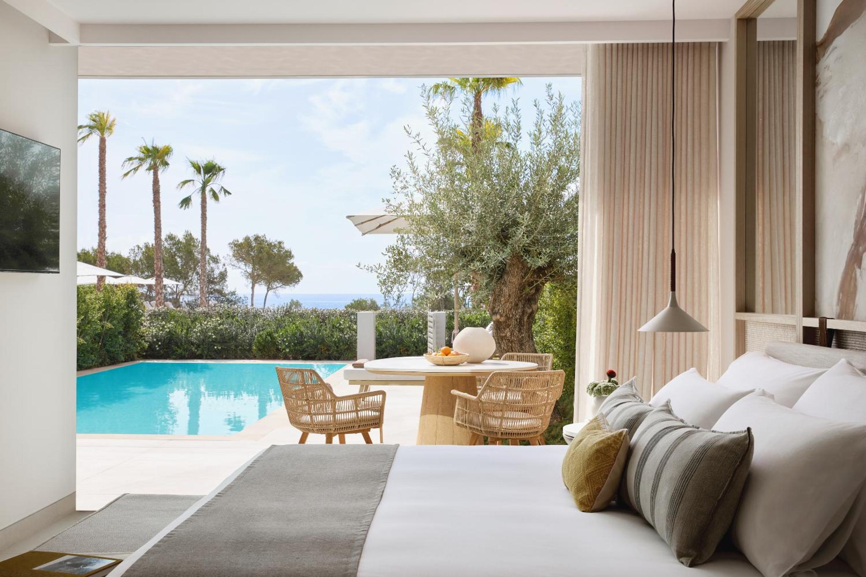 Deluxe One Bedroom Suite Private Pool Garden View