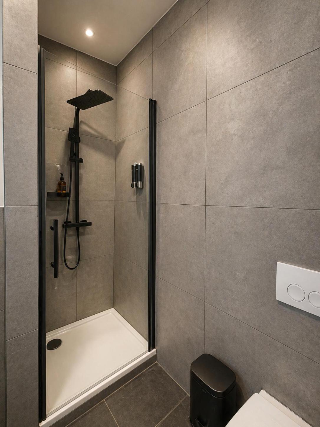 One-Bedroom Apartment with Balcony photo 1