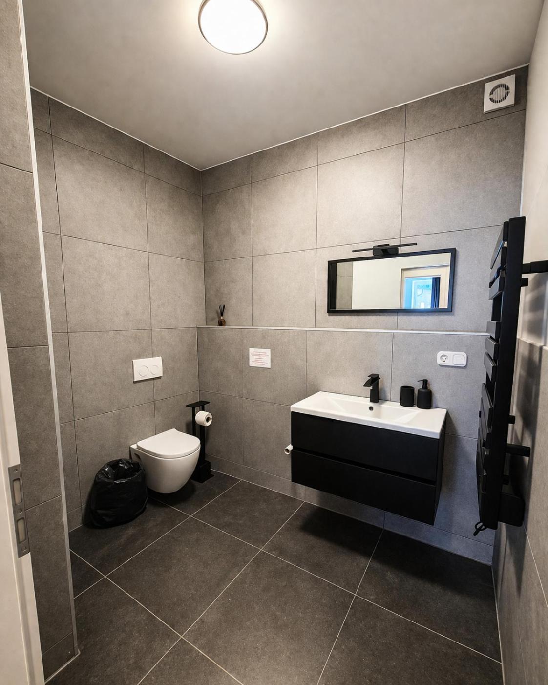 One-Bedroom Apartment with Balcony photo 2
