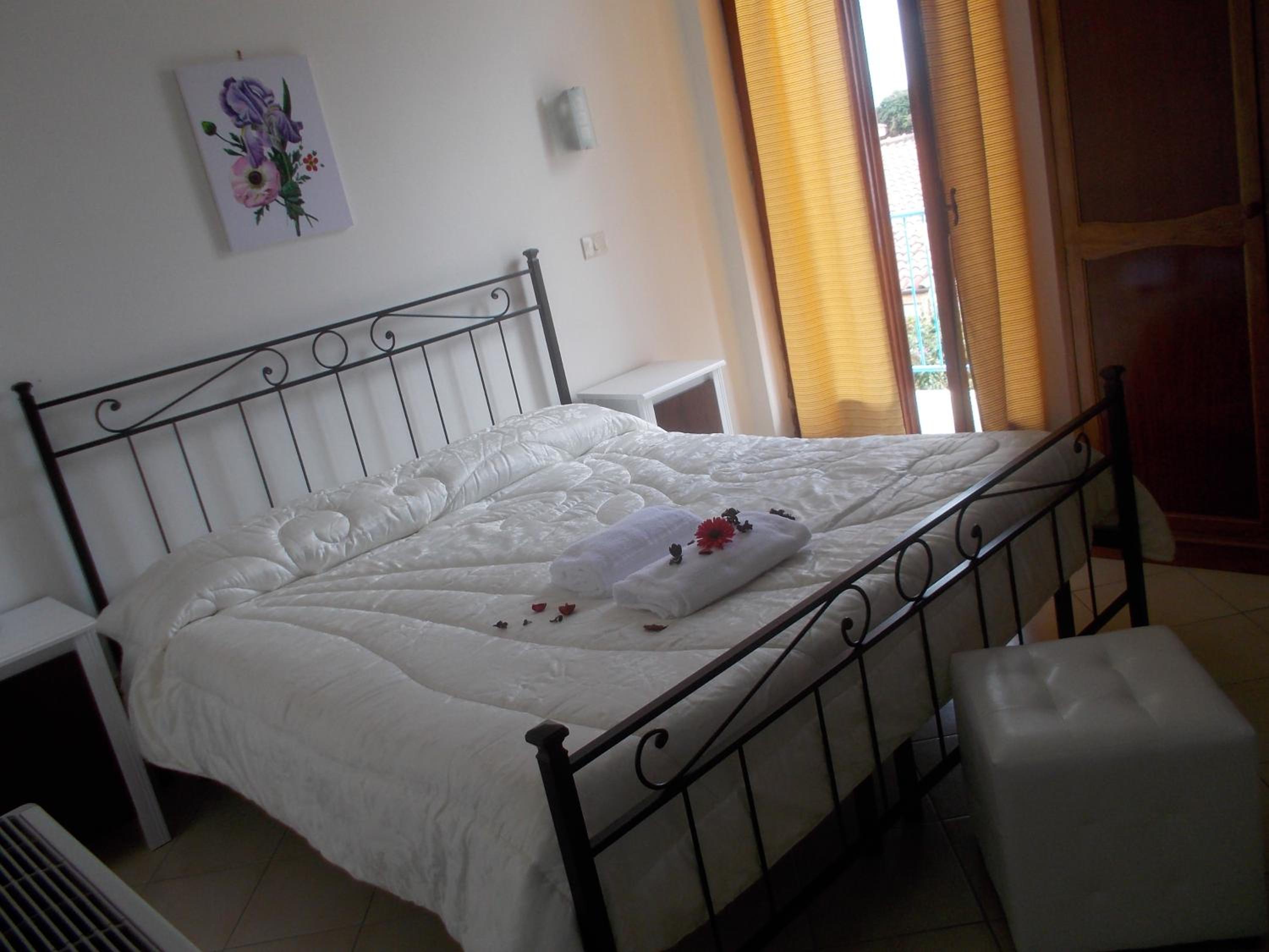 Triple Room with Bathroom - Photo 5