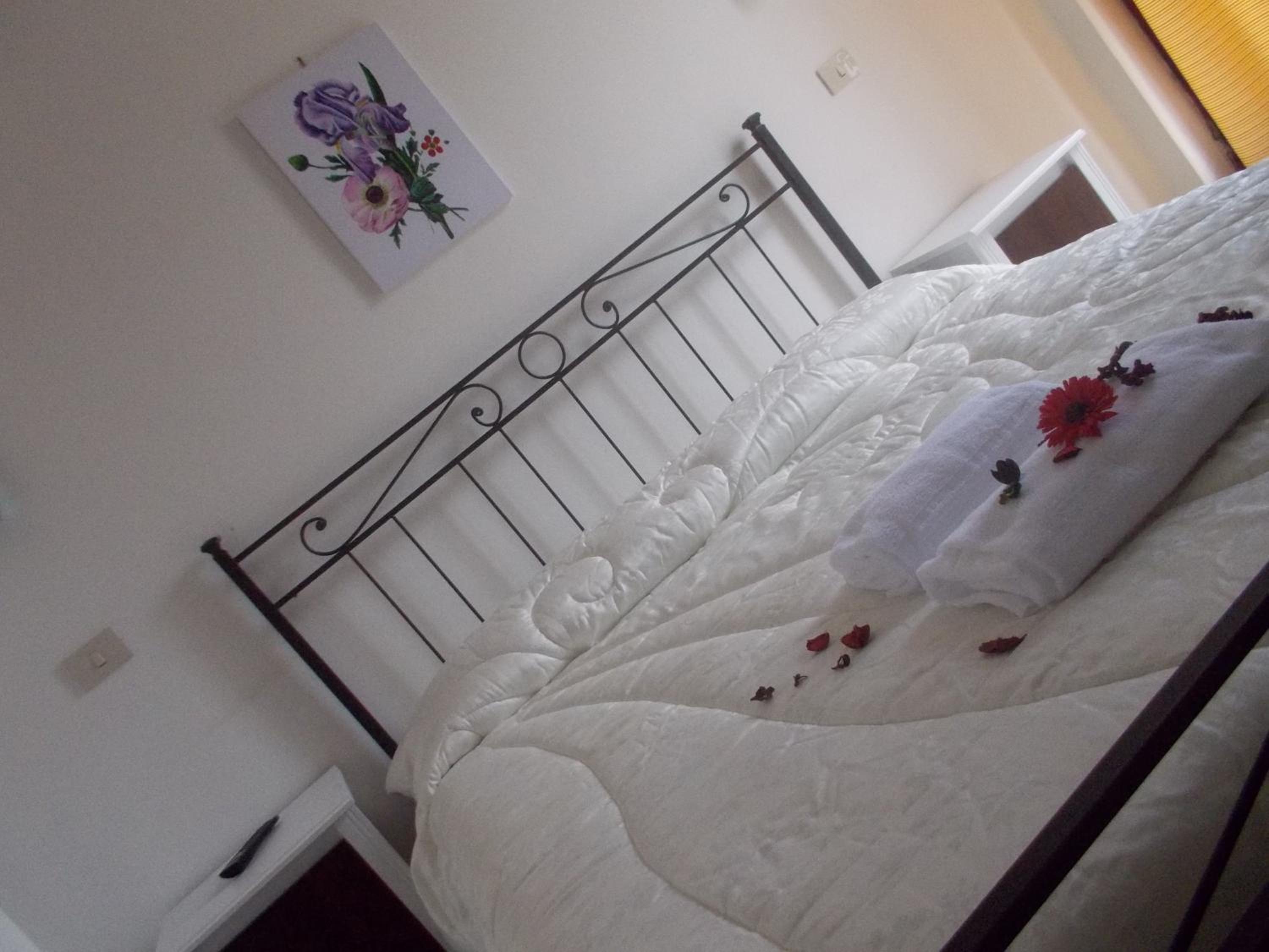 Double Room - Photo 17
