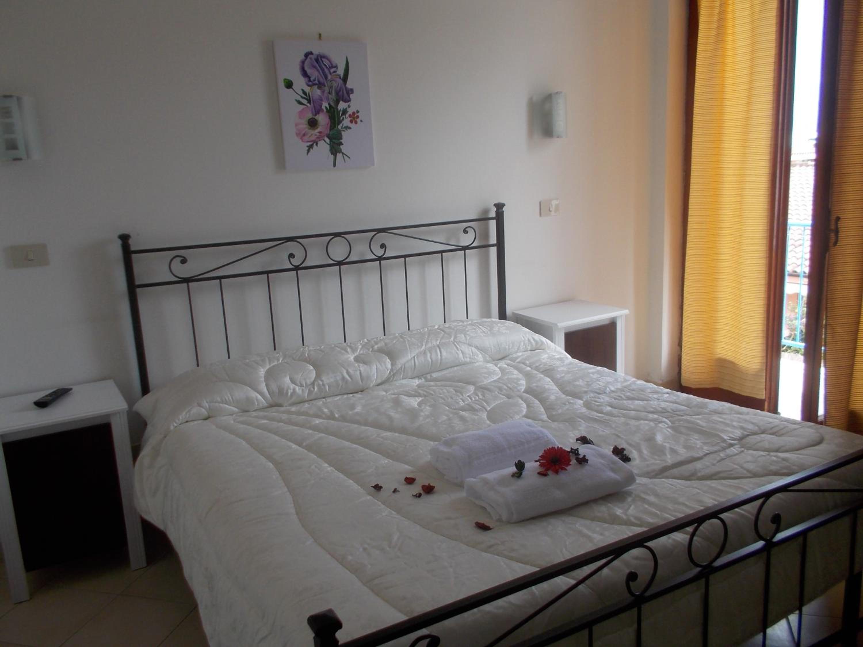 Double Room - Photo 10