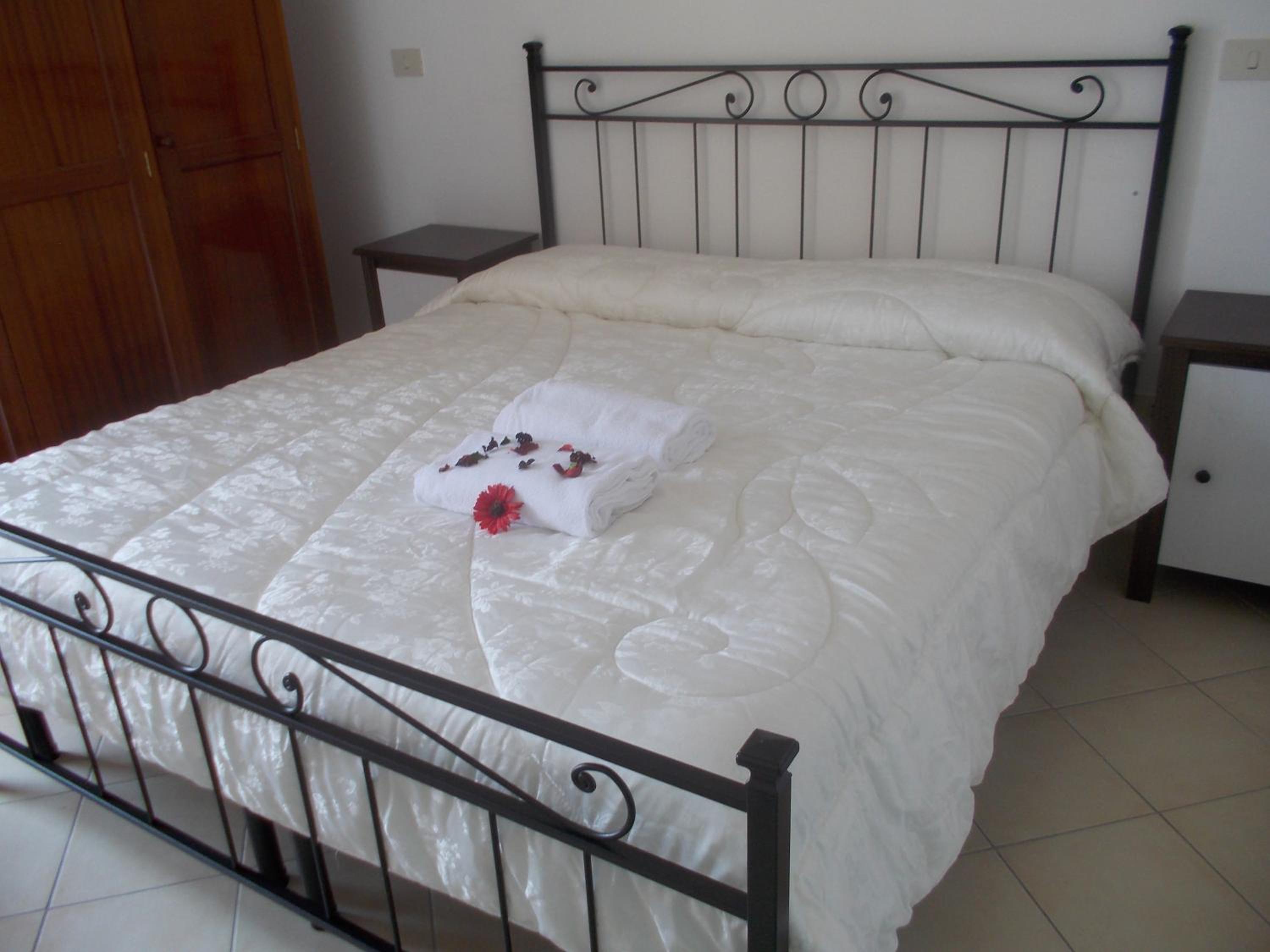 Double Room - Photo 8