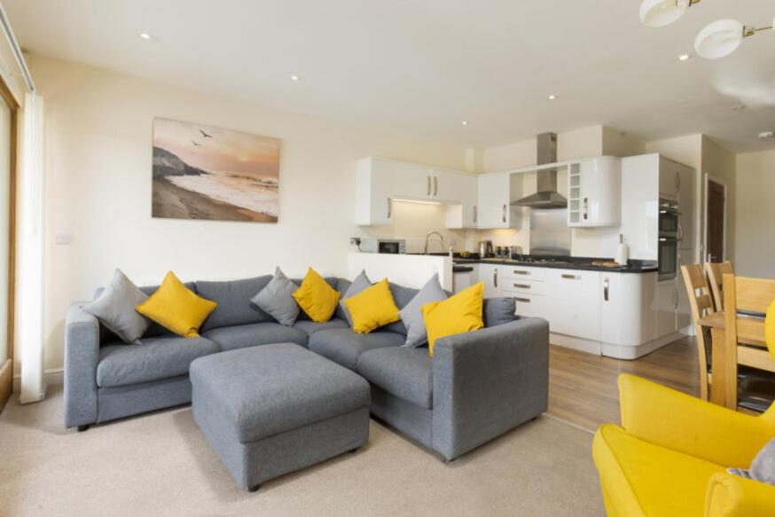 4 Bedroom Marina View Apartment – No Dogs Allowed