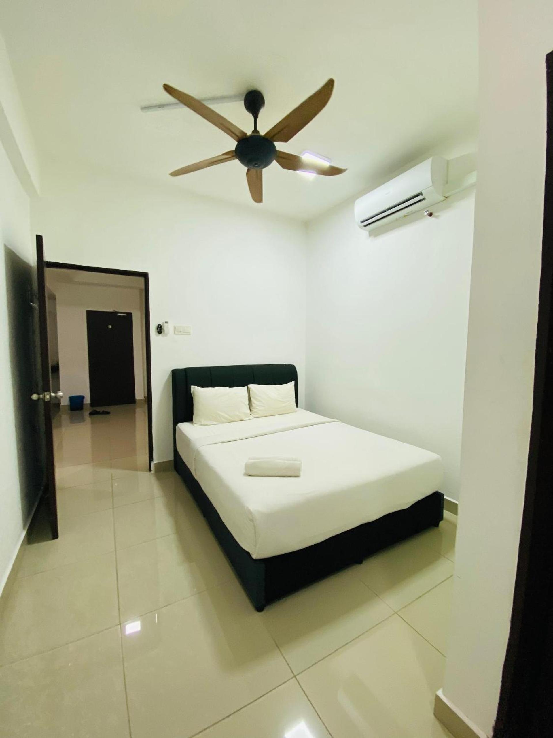 Deluxe One-Bedroom Apartment