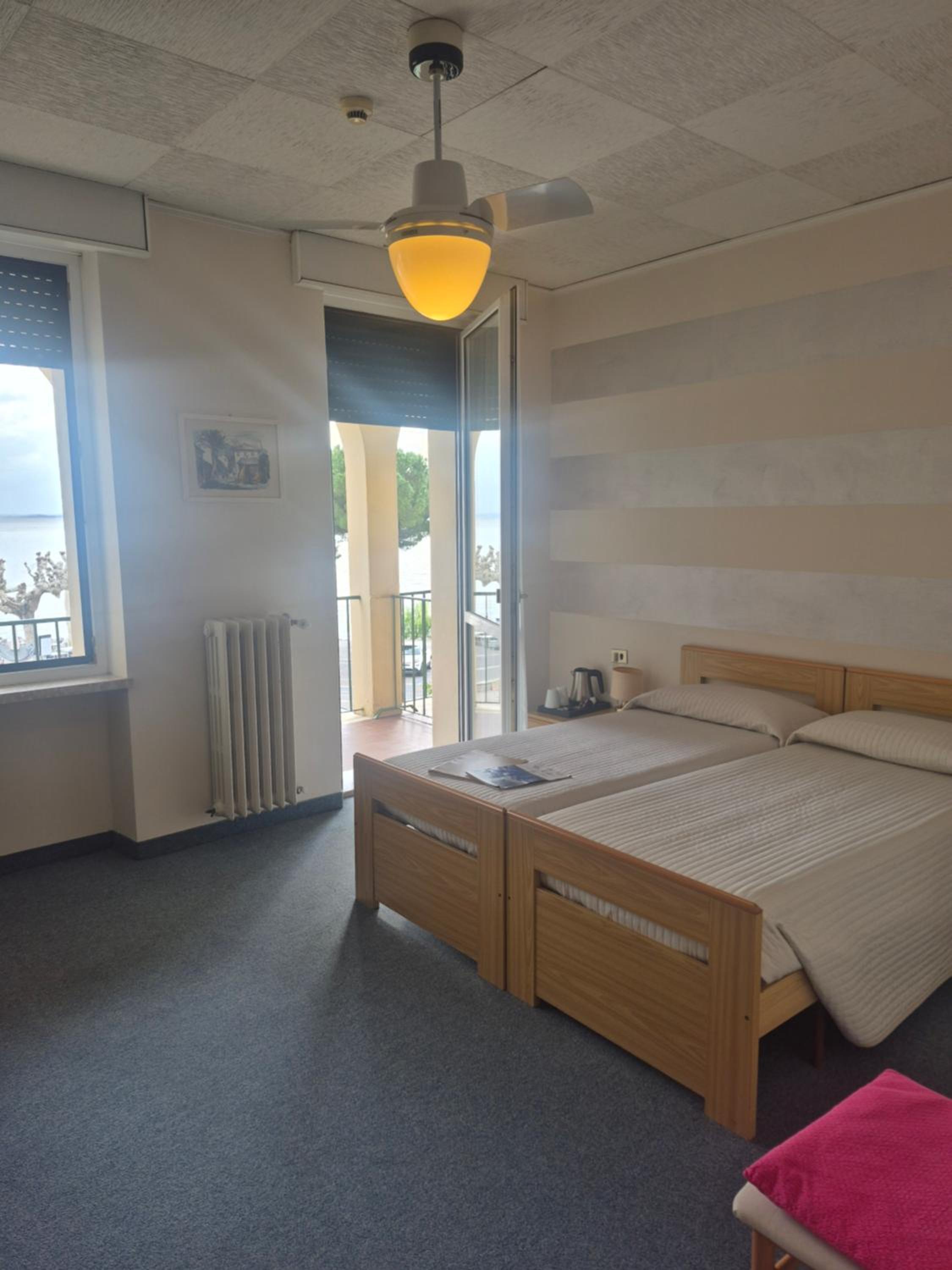 Double or Twin Room with Balcony and Lake View photo 2