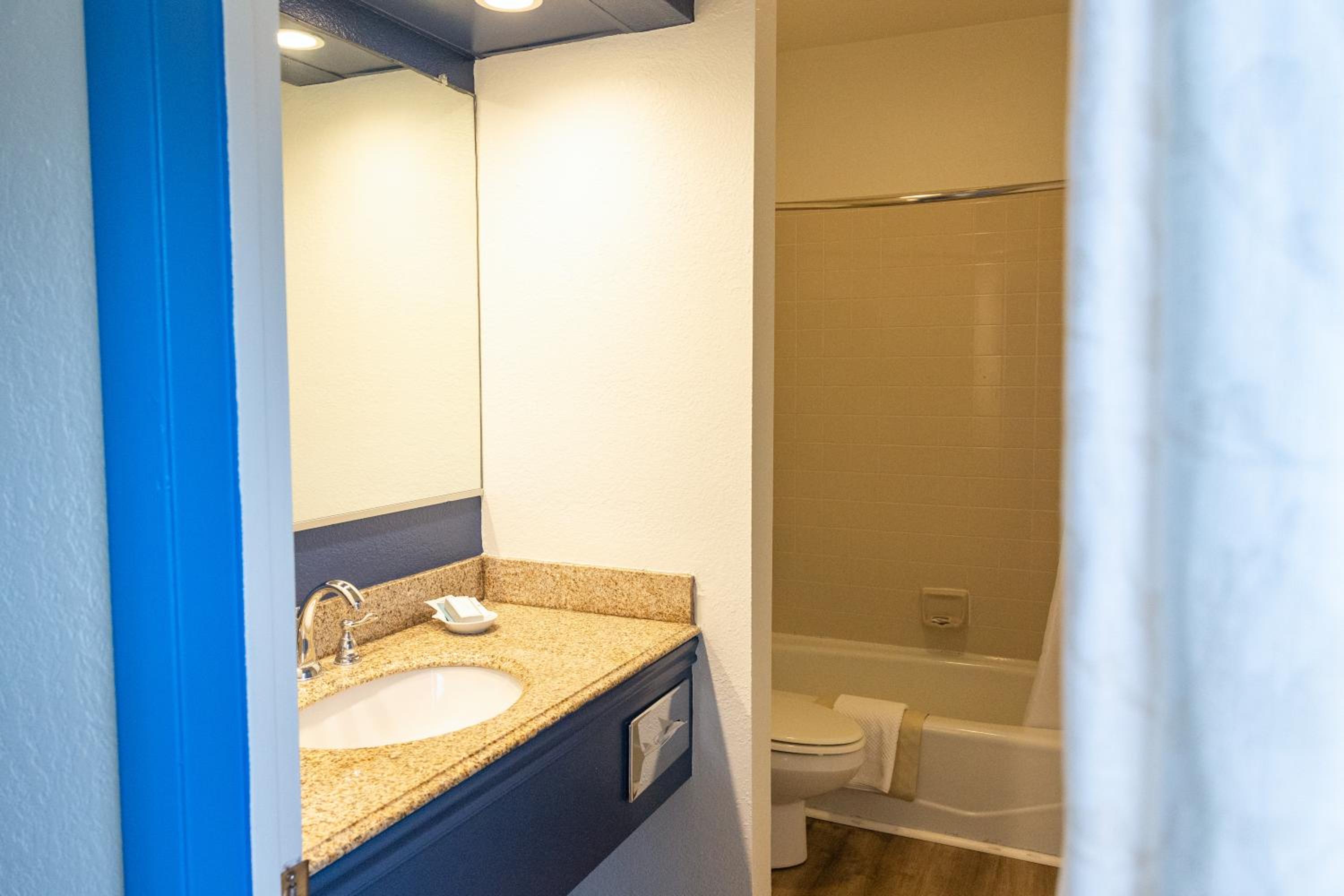 Two-Bedroom Apartment with Balcony photo 2