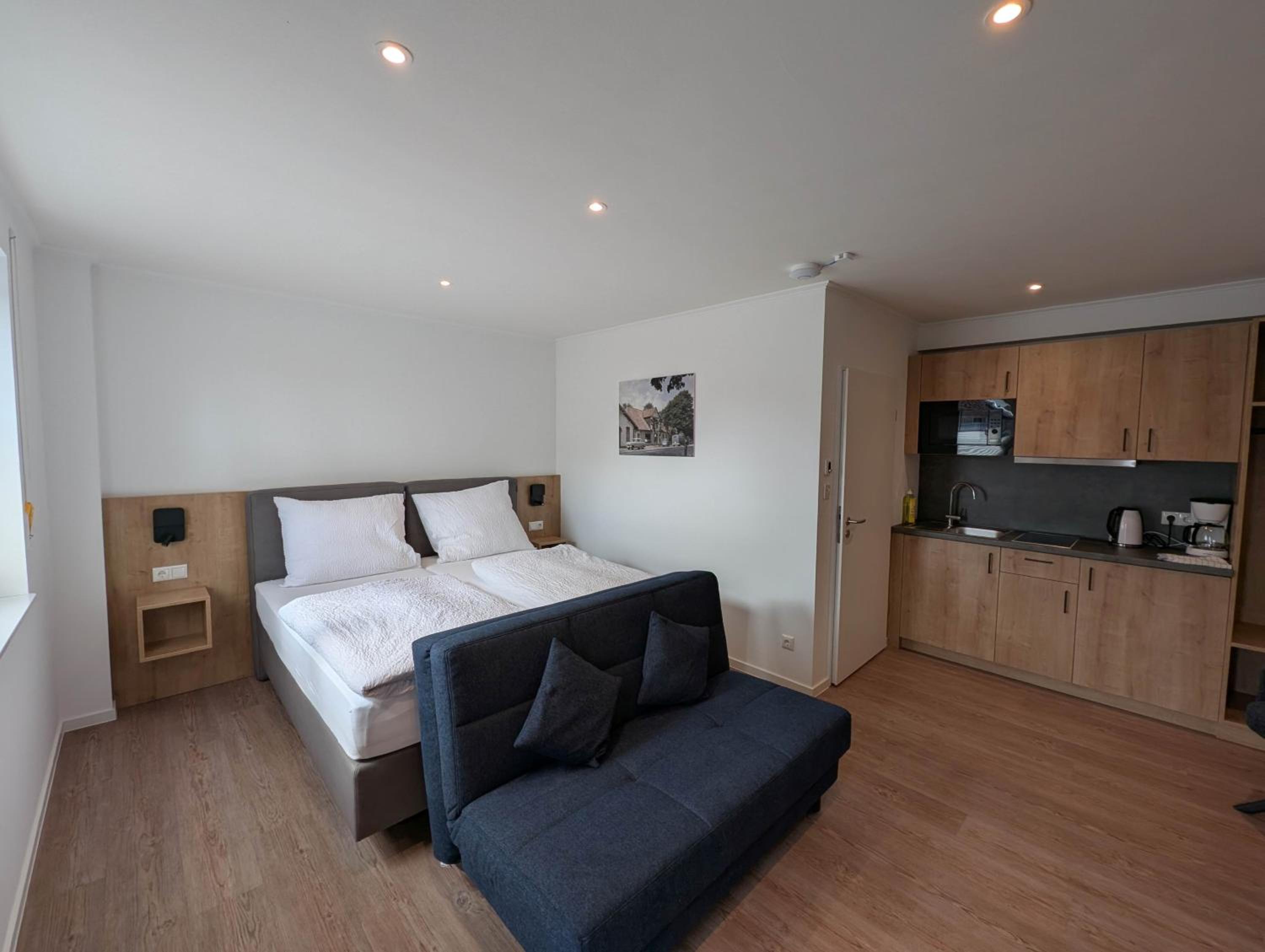 Deluxe Double Room with Shower photo 3