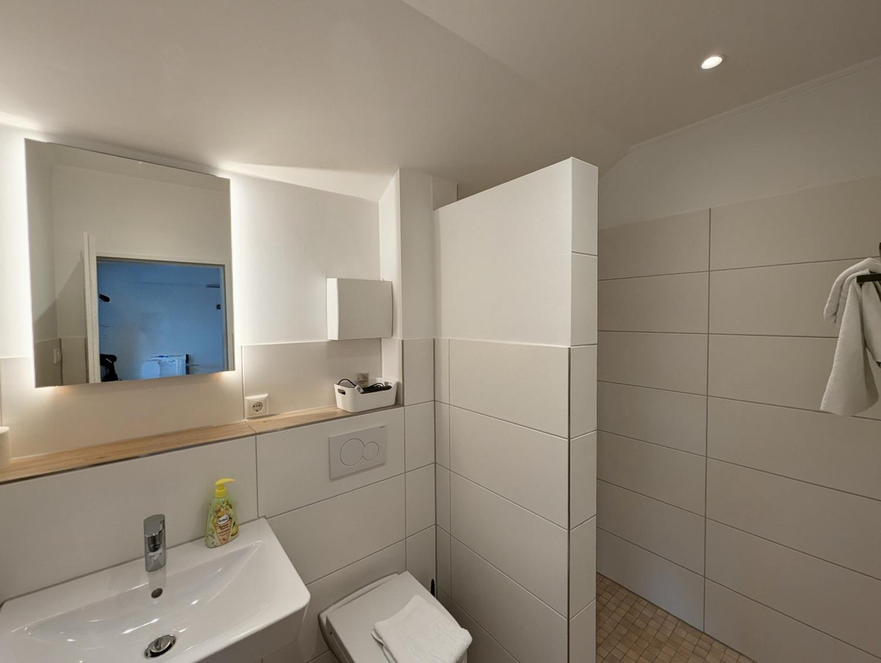 Single Room with Private Bathroom photo 3