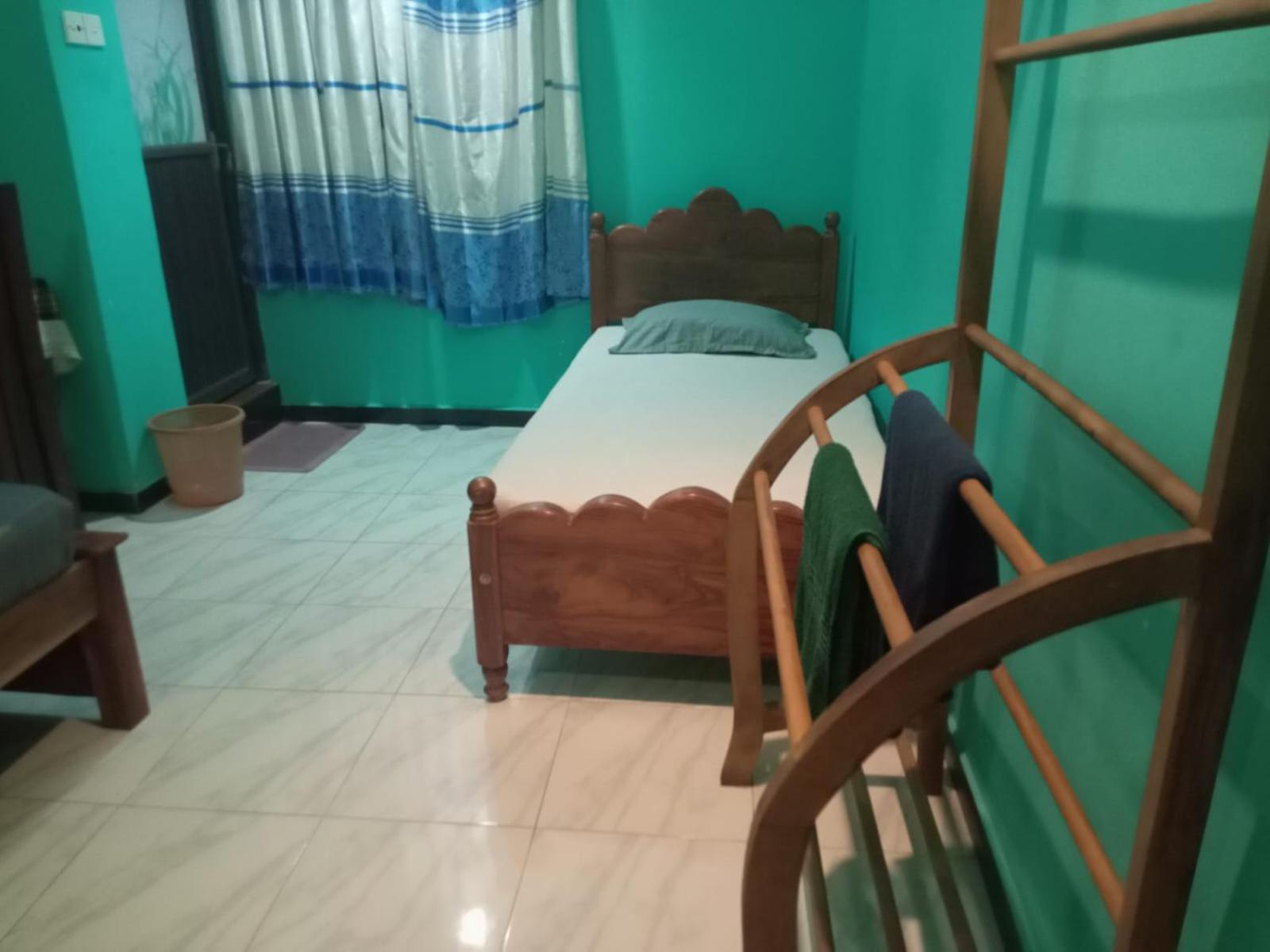 Twin Room with Private Bathroom photo 3