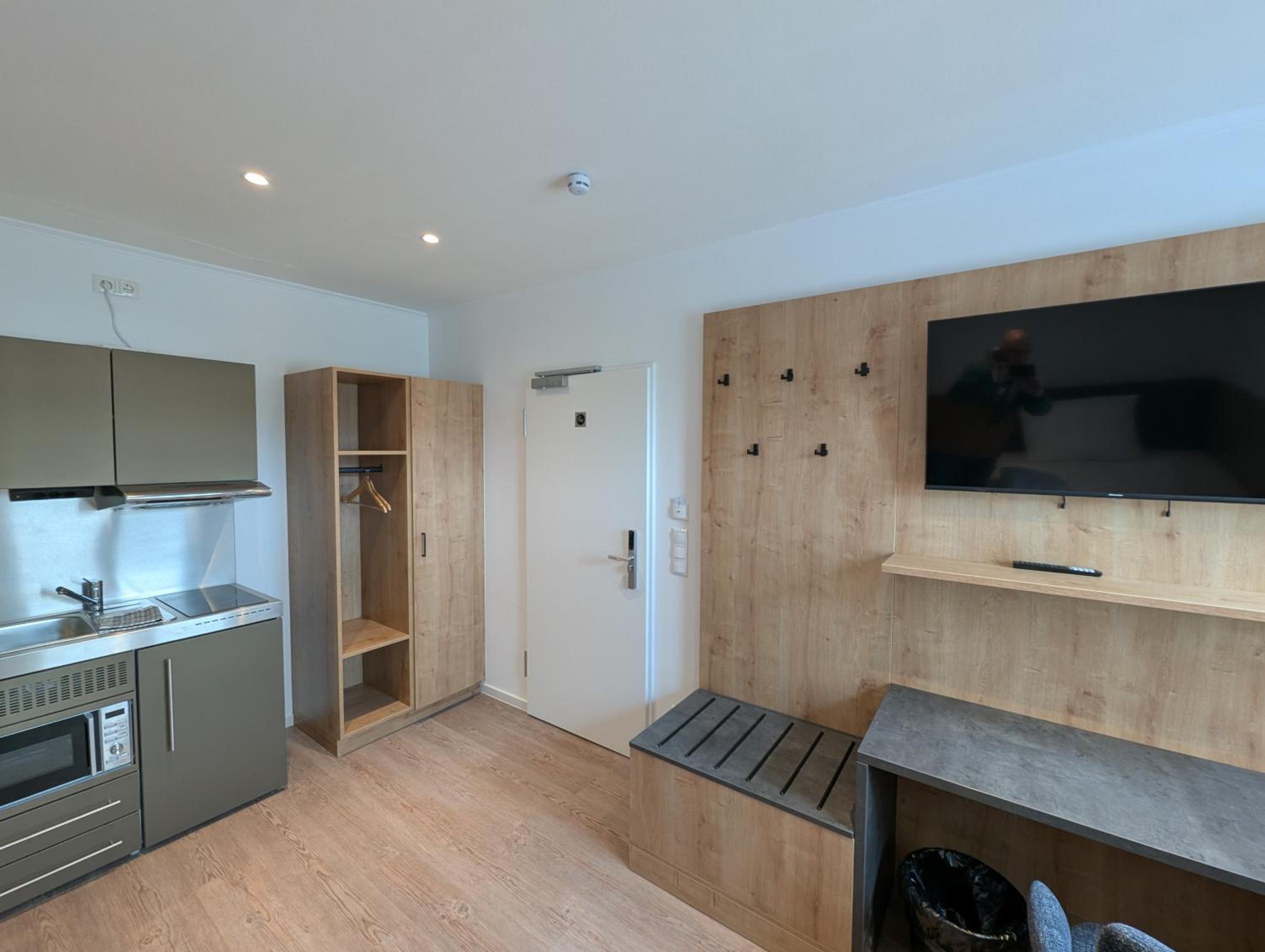 Single Room with Private Bathroom photo 1