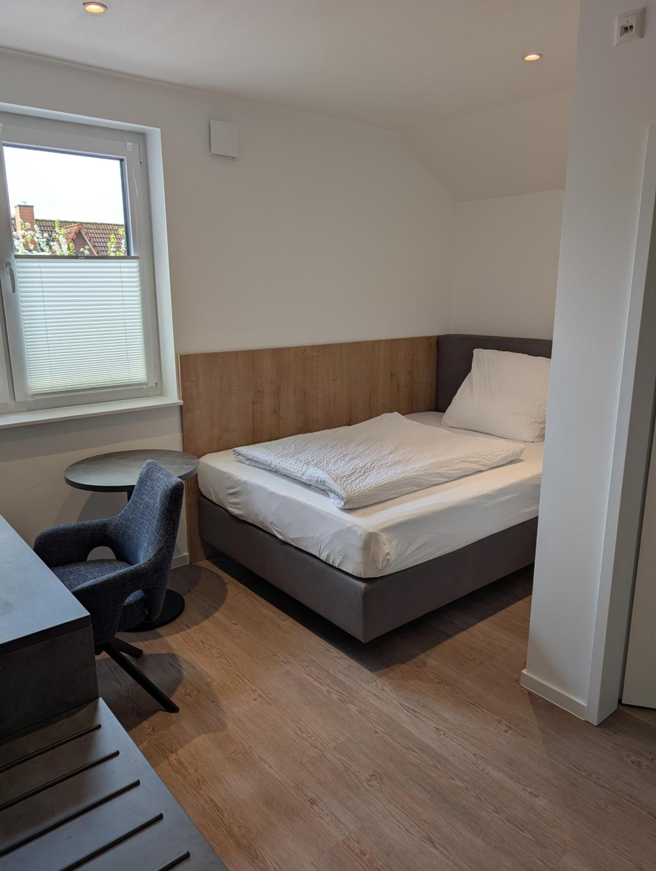 Single Room with Private Bathroom photo 2