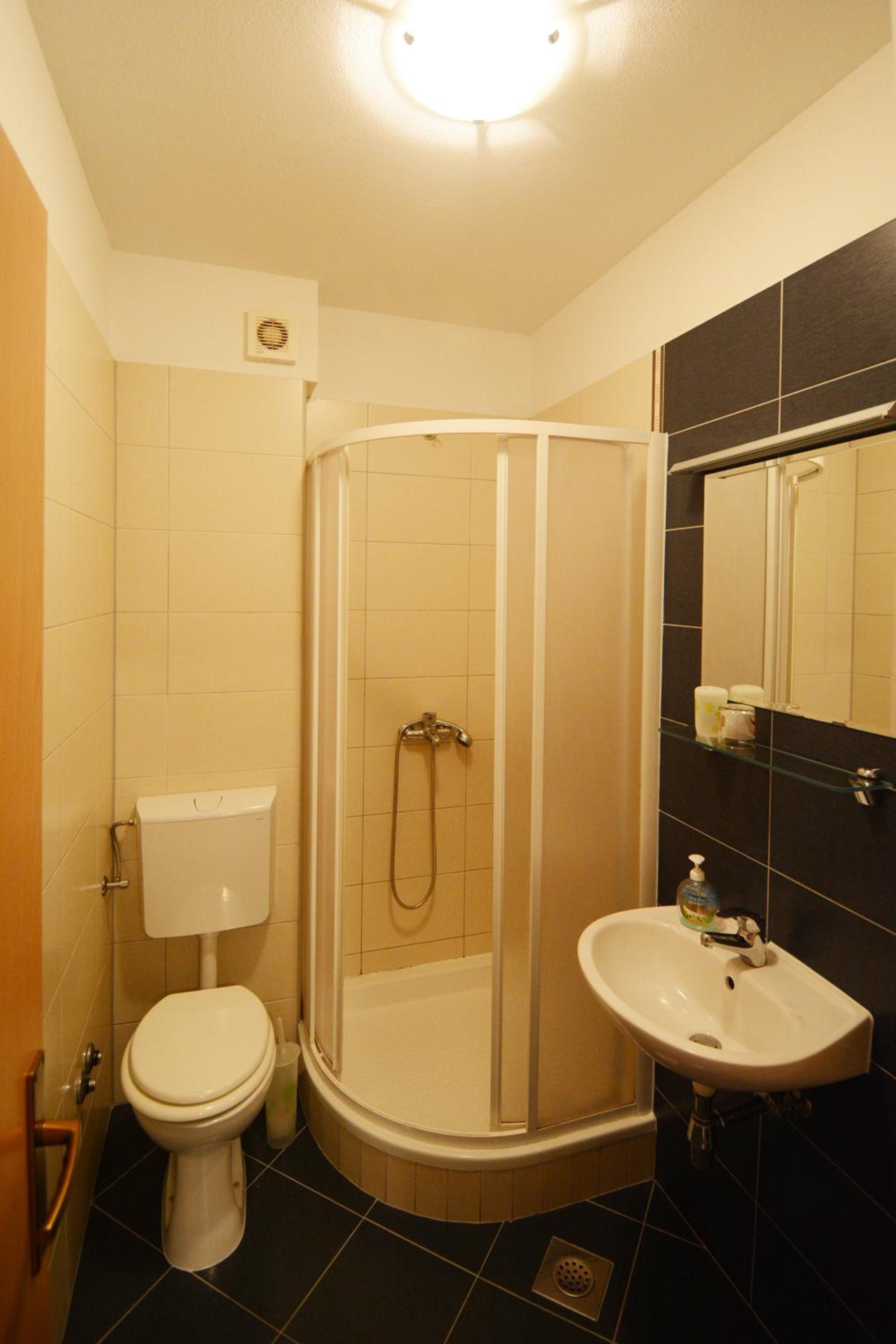 One-Bedroom Apartment with Hot Tub and Sea View photo 2