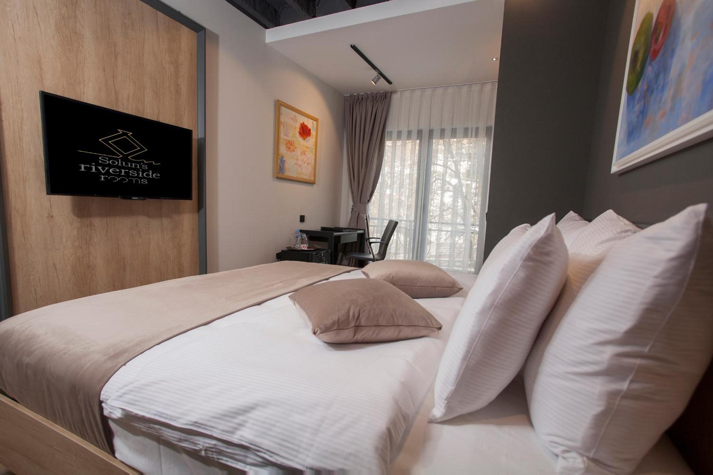 Double or Twin Room with River View photo 2