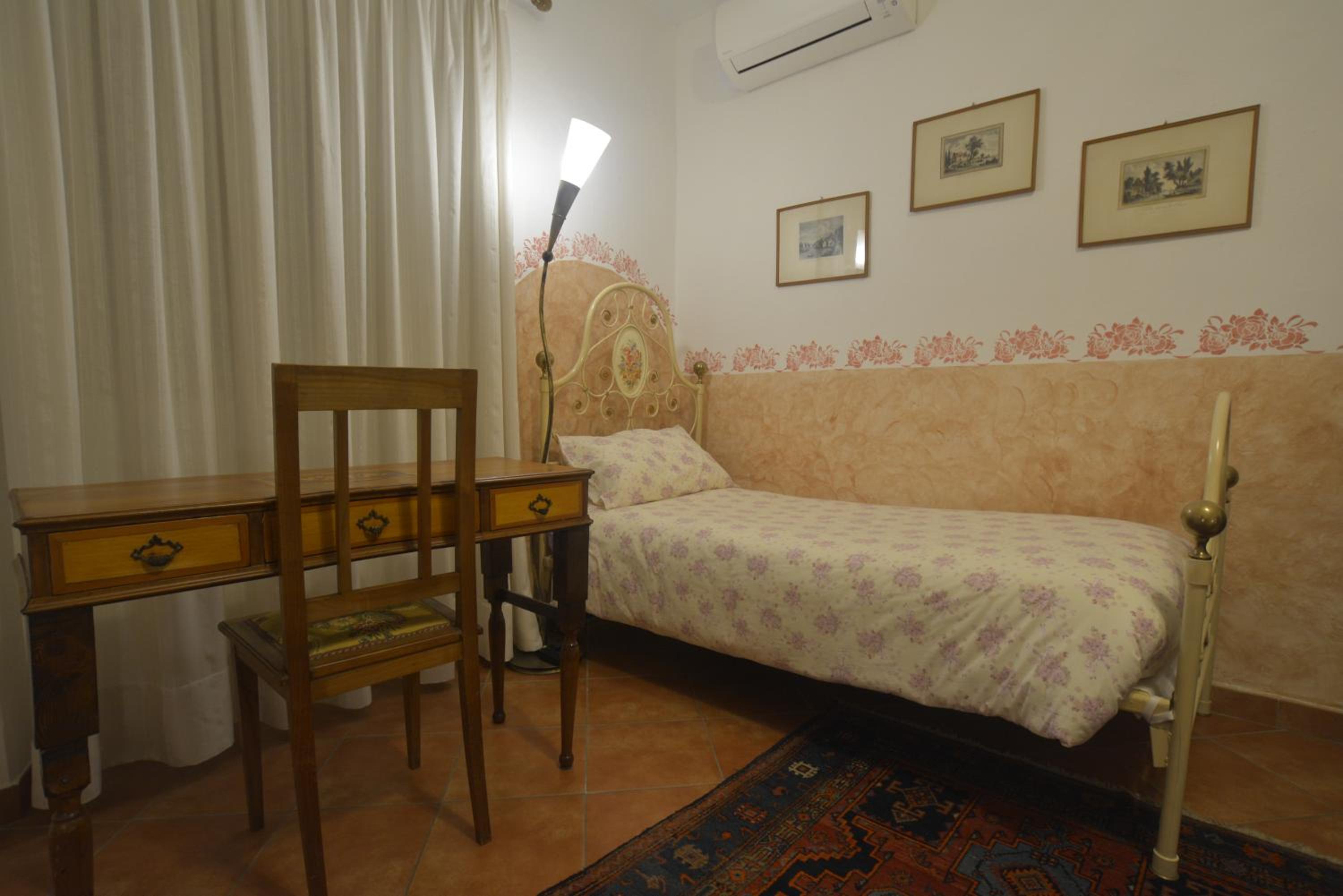 Triple Room with View - Photo 7