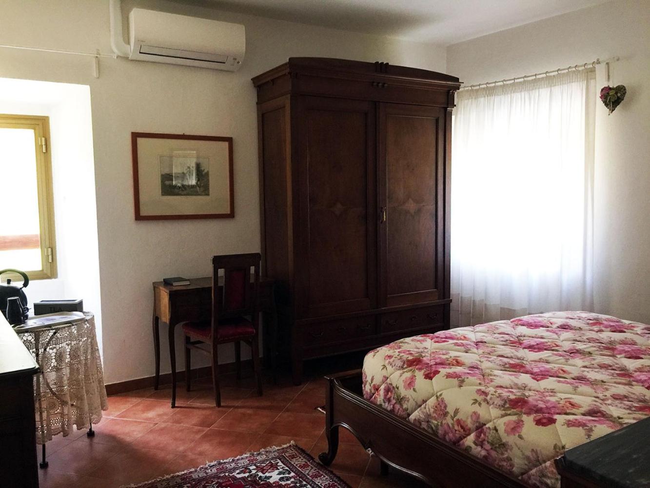 Double Room - Photo 6