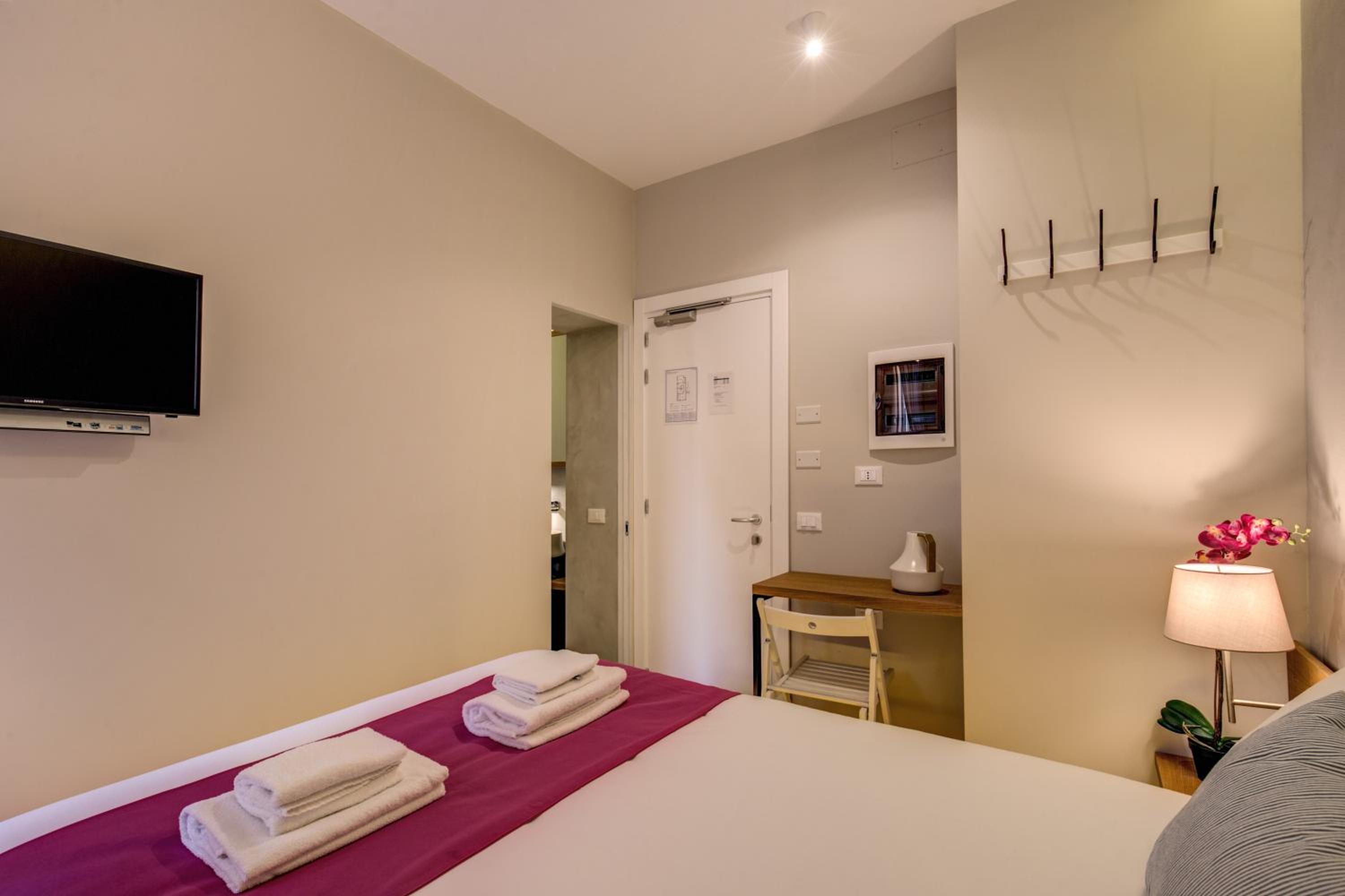 Budget Double Room photo 2