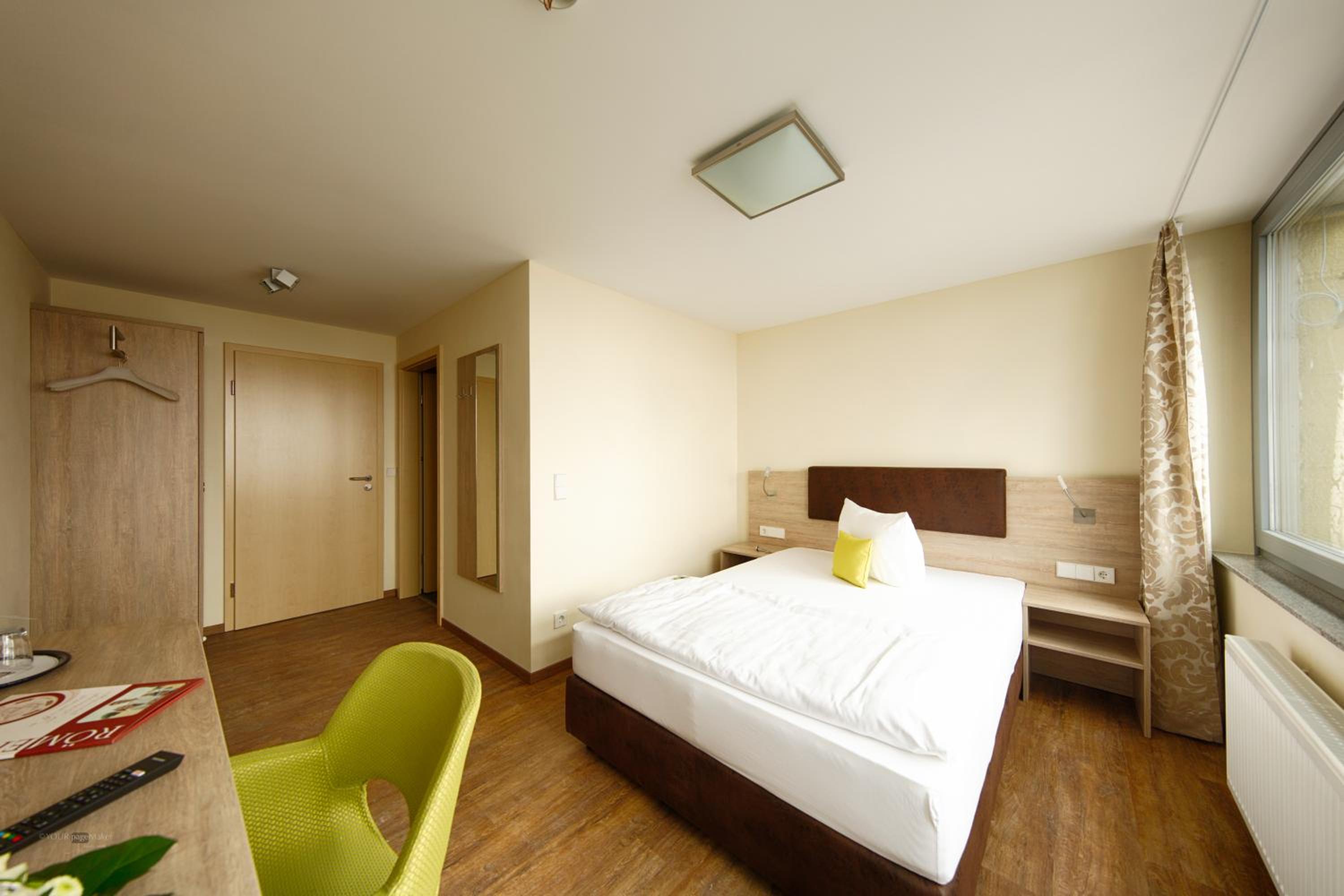 Queen Room photo 3