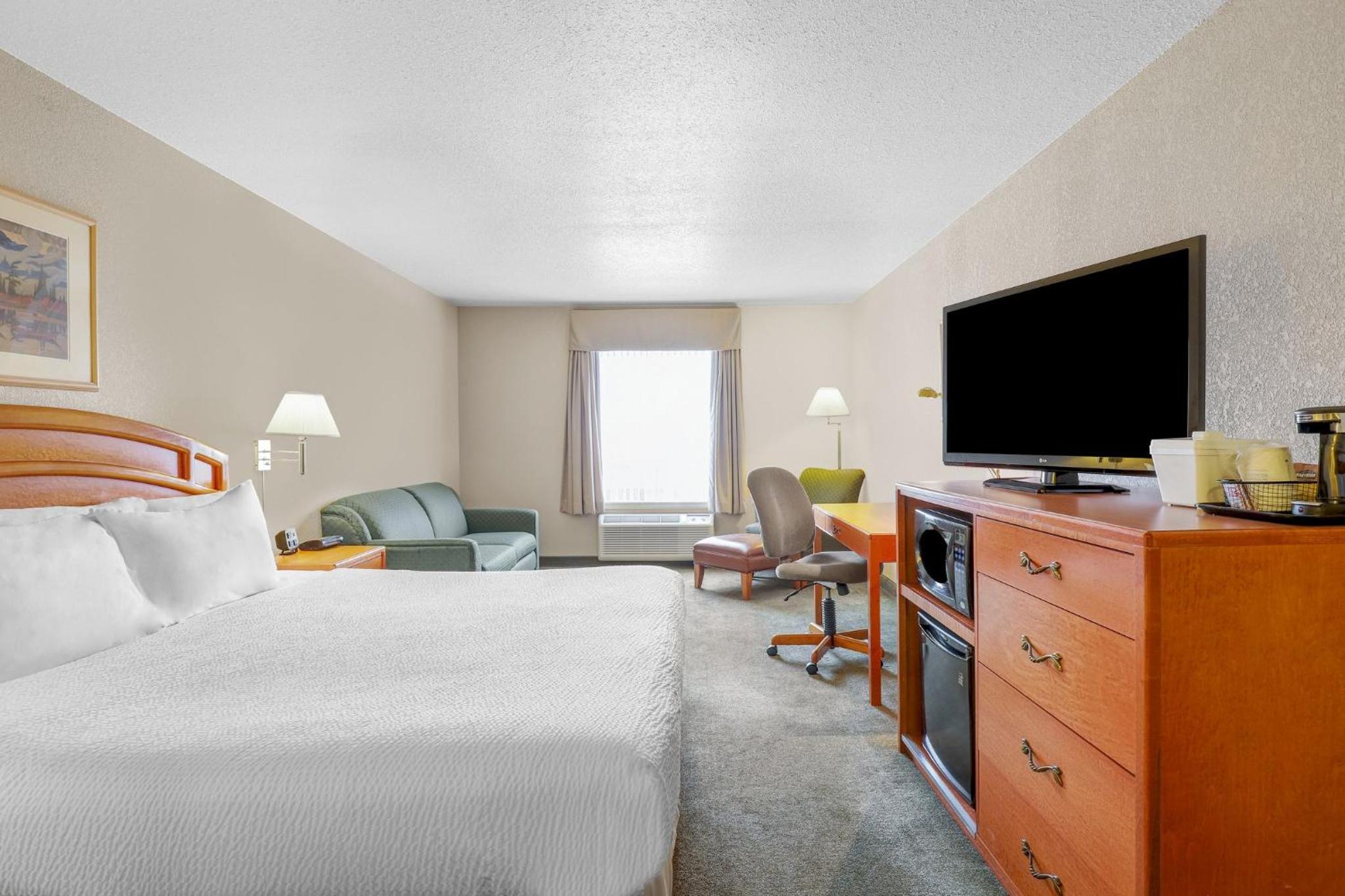 King Suite - Photo 2