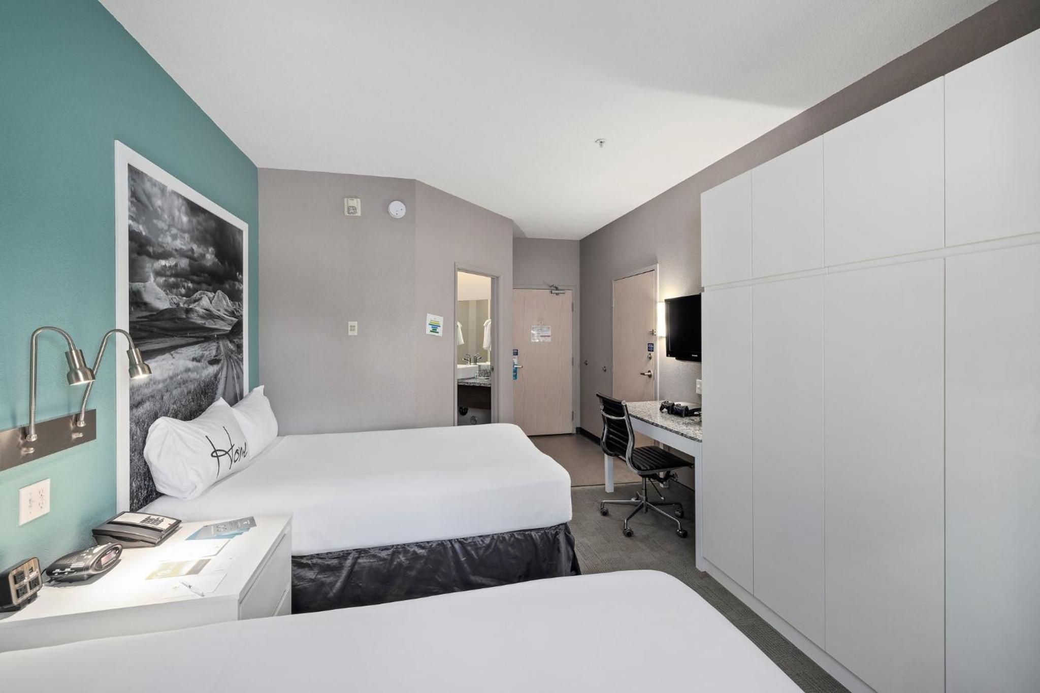Standard Double Room with Two Double Beds - Photo 1