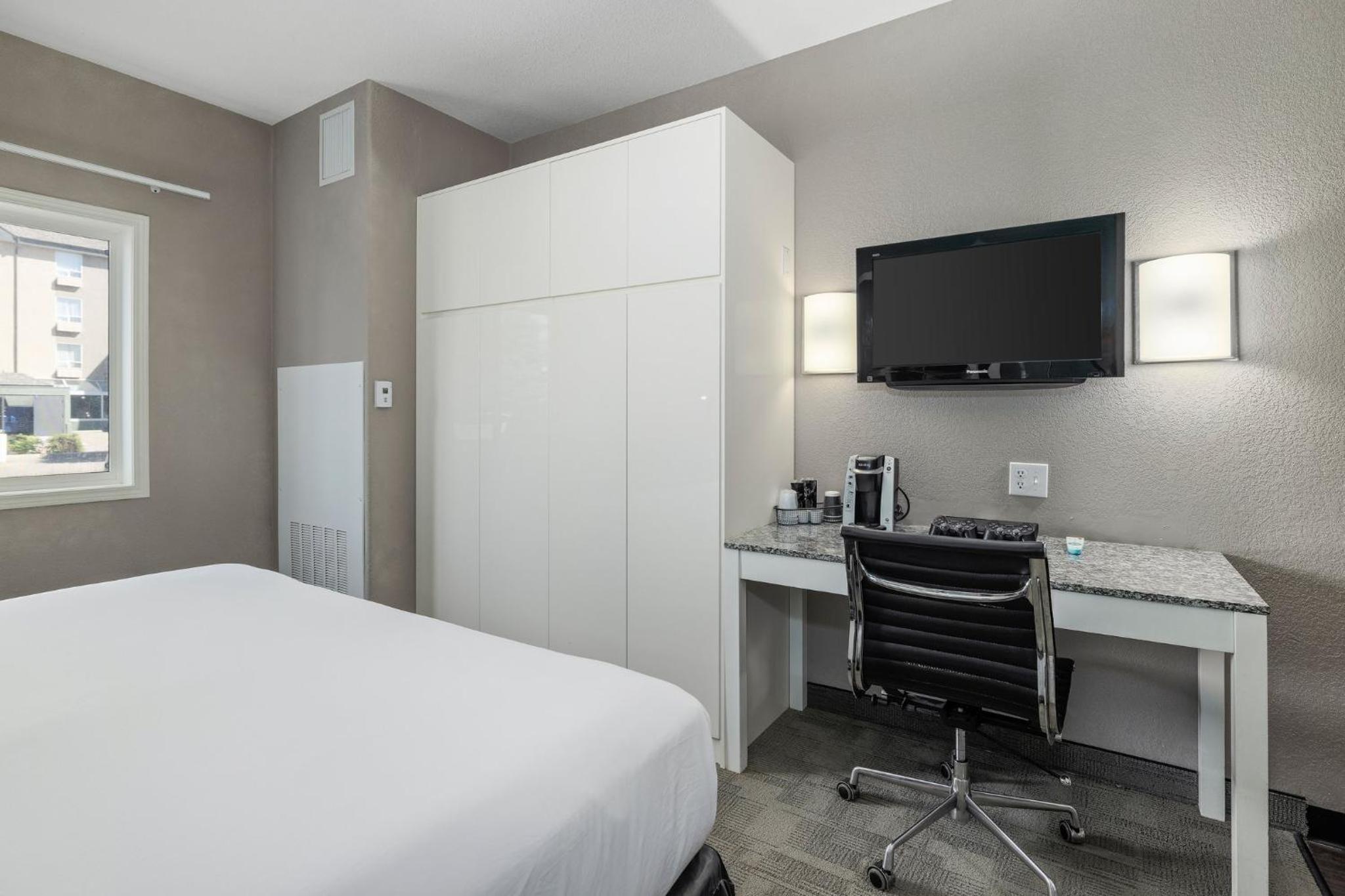Standard King Room - Photo 2