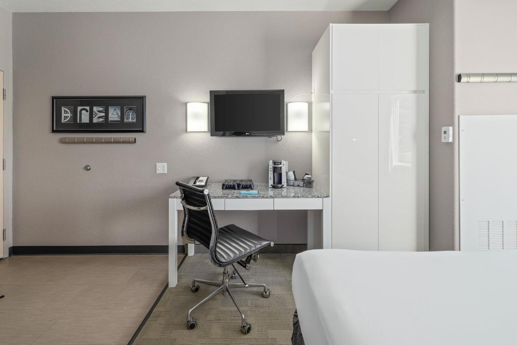 Standard Double Room with Two Double Beds - Photo 2