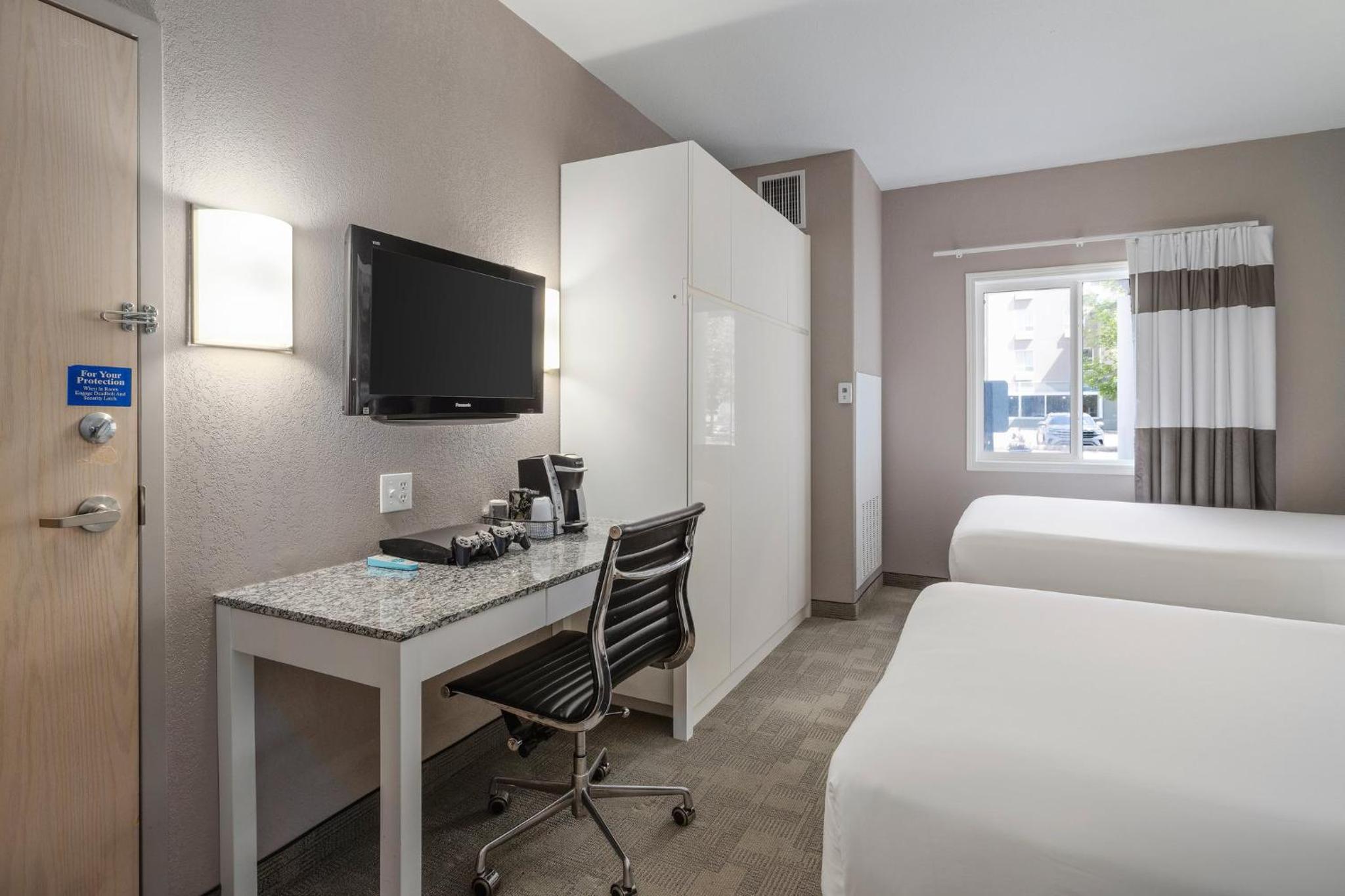 Standard Double Room with Two Double Beds - Photo 4