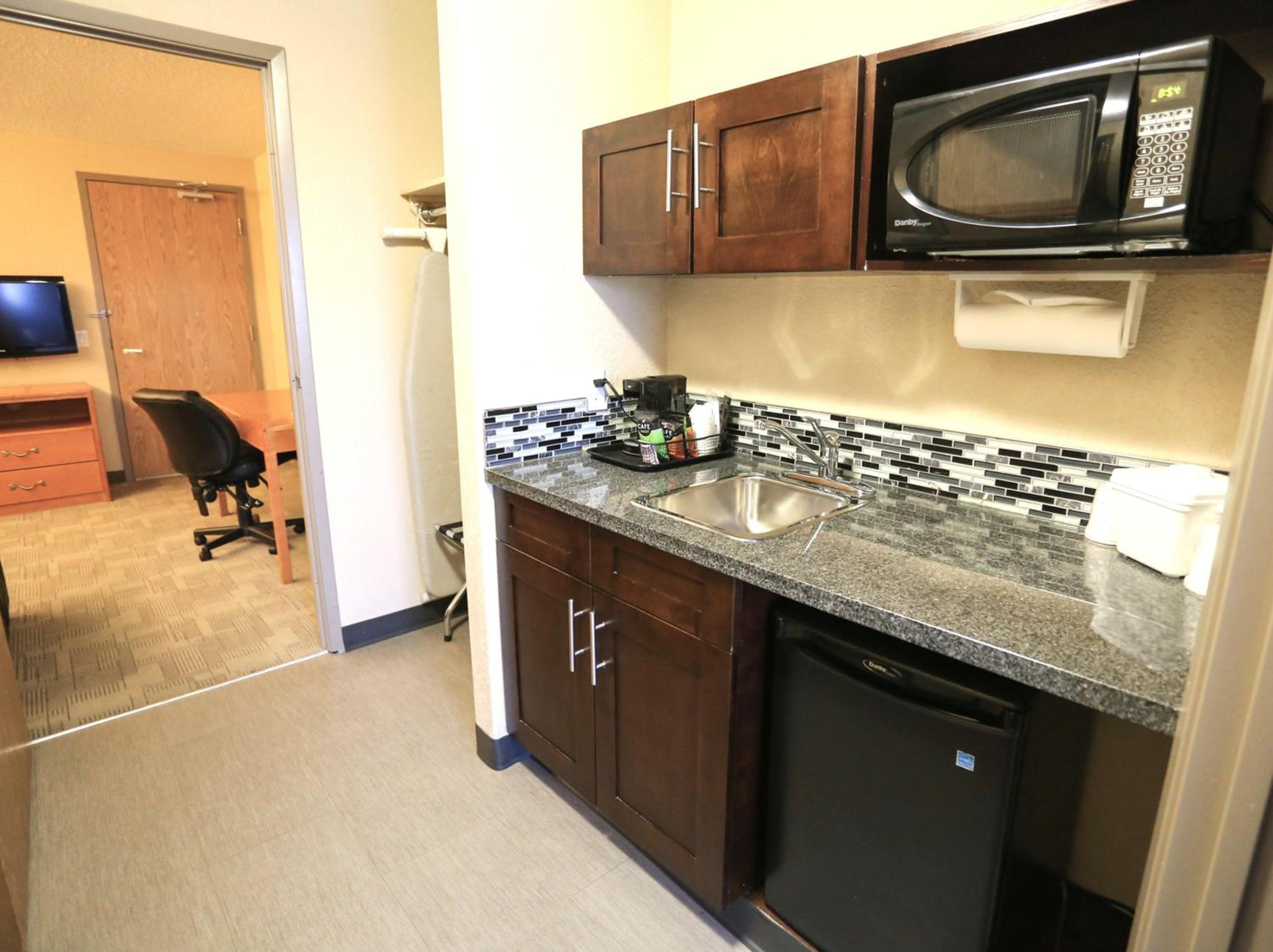 One-Bedroom King Suite - Photo 6
