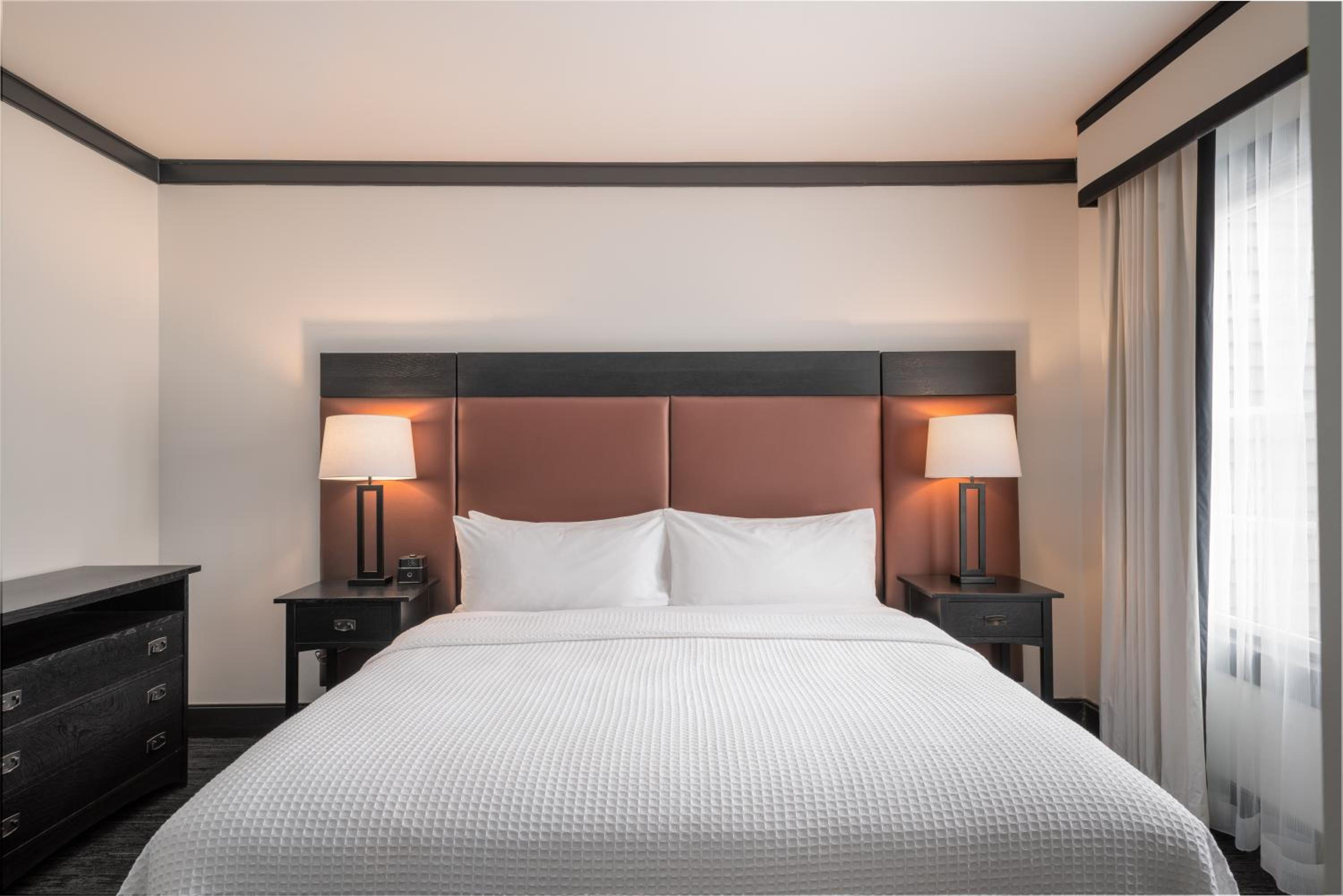 Executive Suite - Photo 5