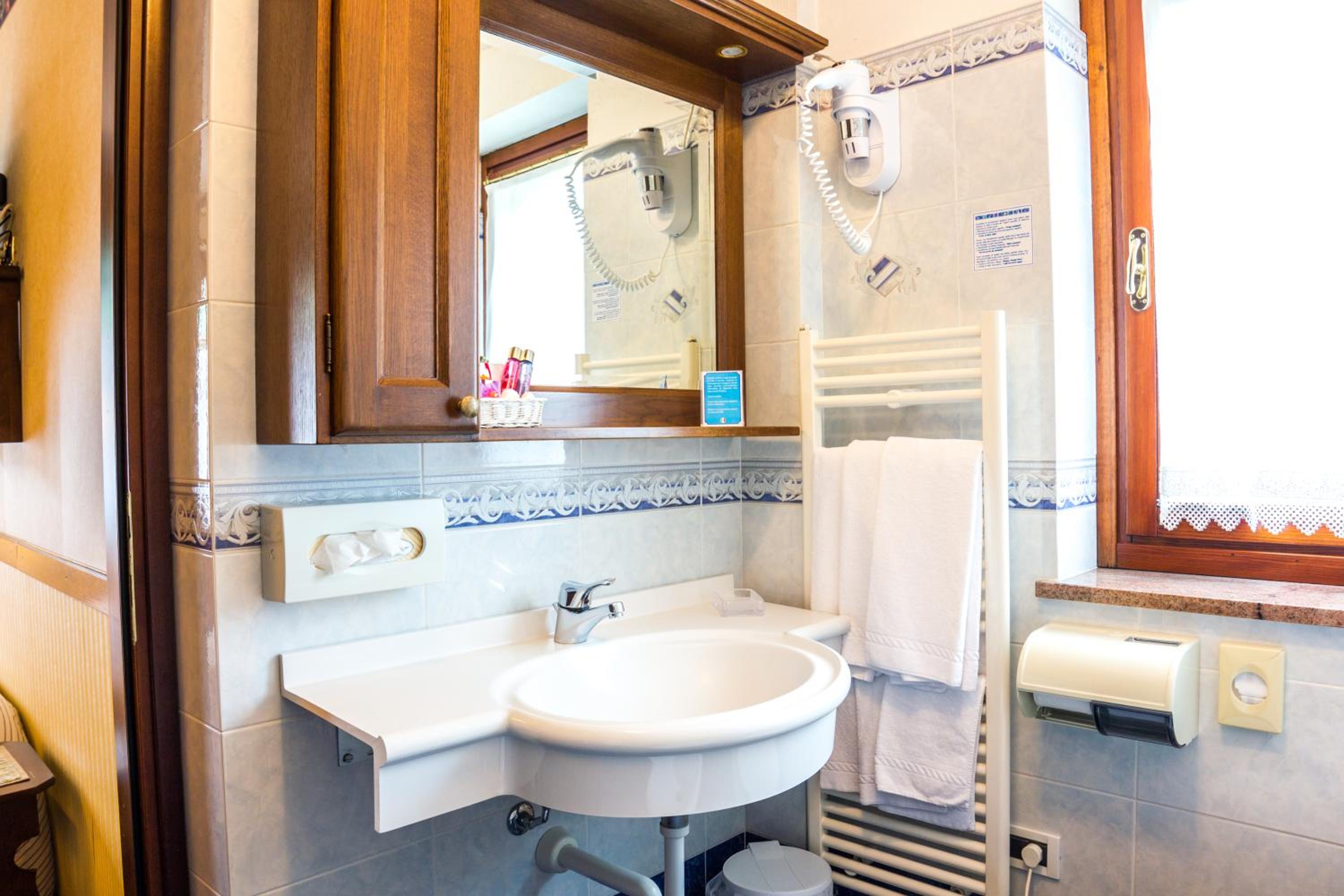 Quadruple Room - Photo 6