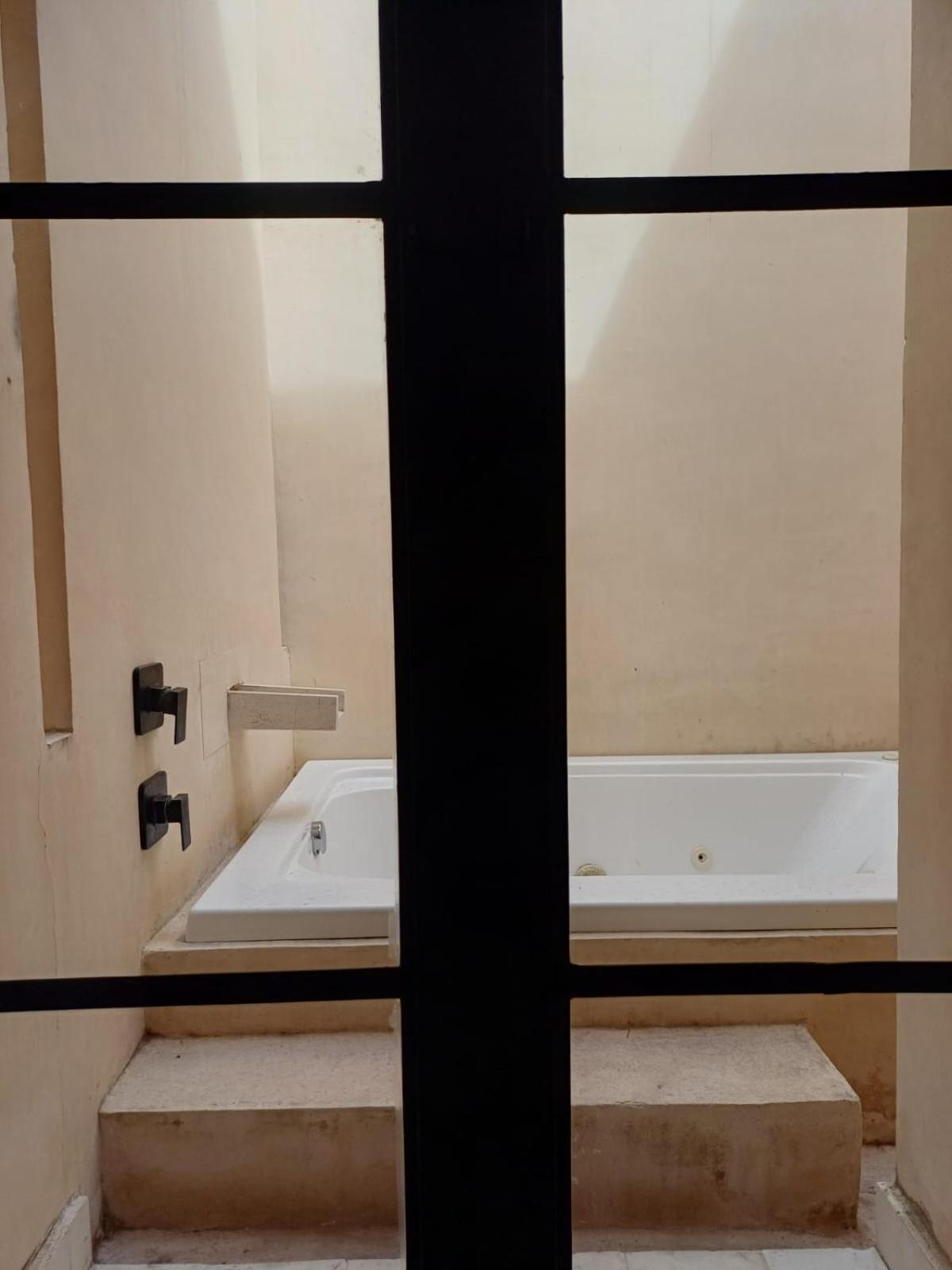 Deluxe Suite with Spa Bath photo 2