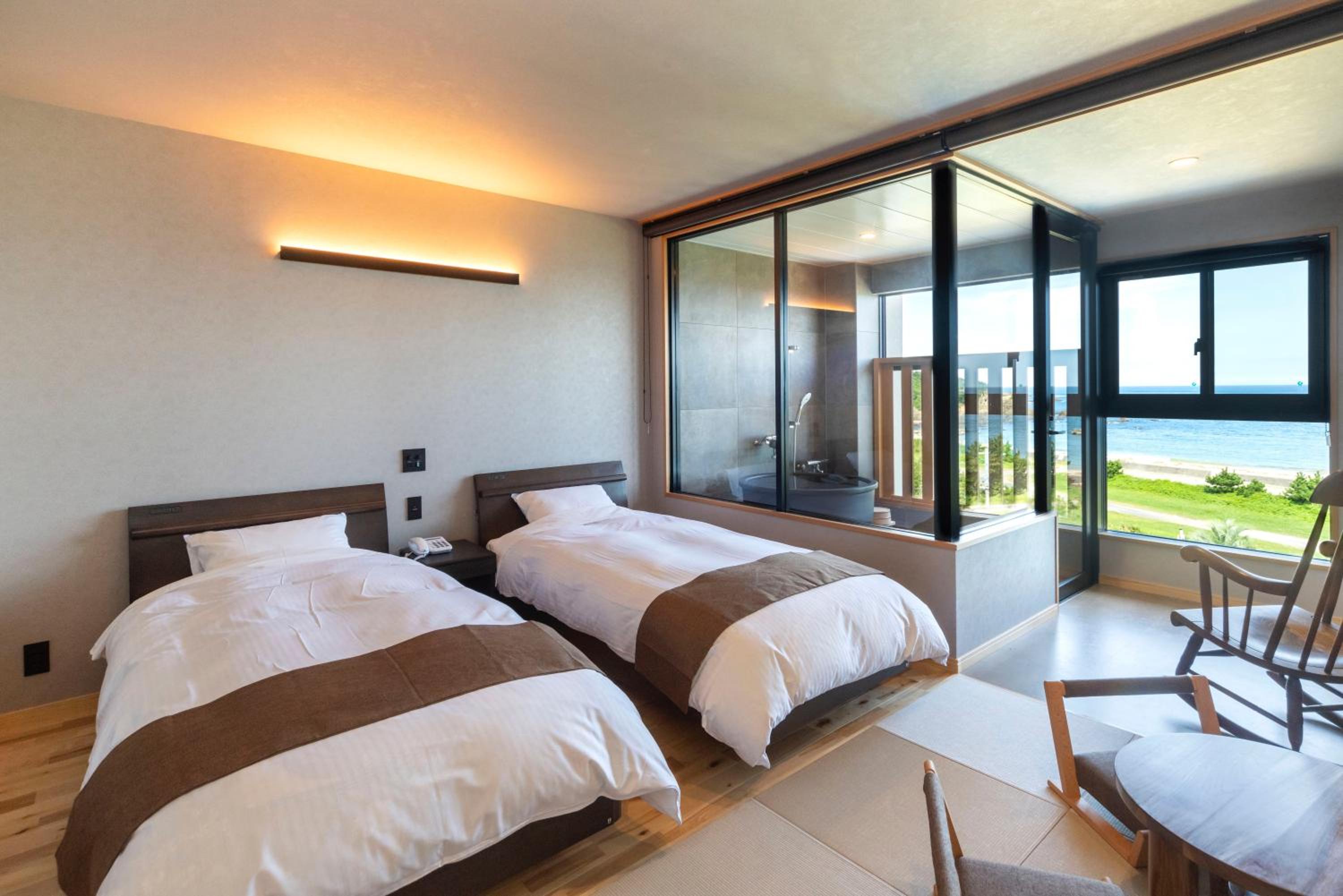 Twin Room with Private Bathroom photo 2
