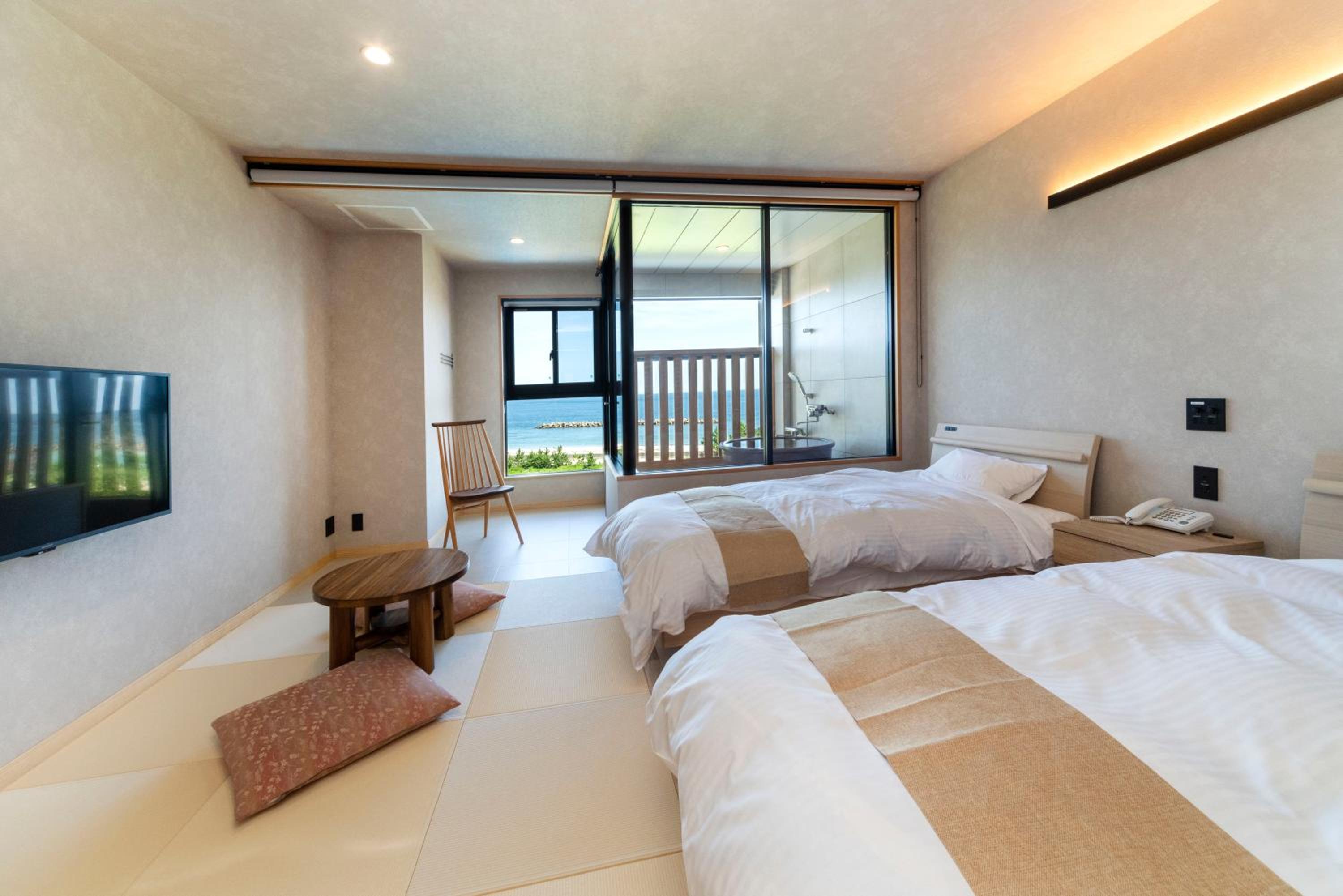 Twin Room with Private Bathroom photo 3