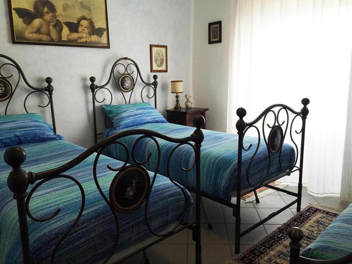 Triple Room with Balcony - Photo 7