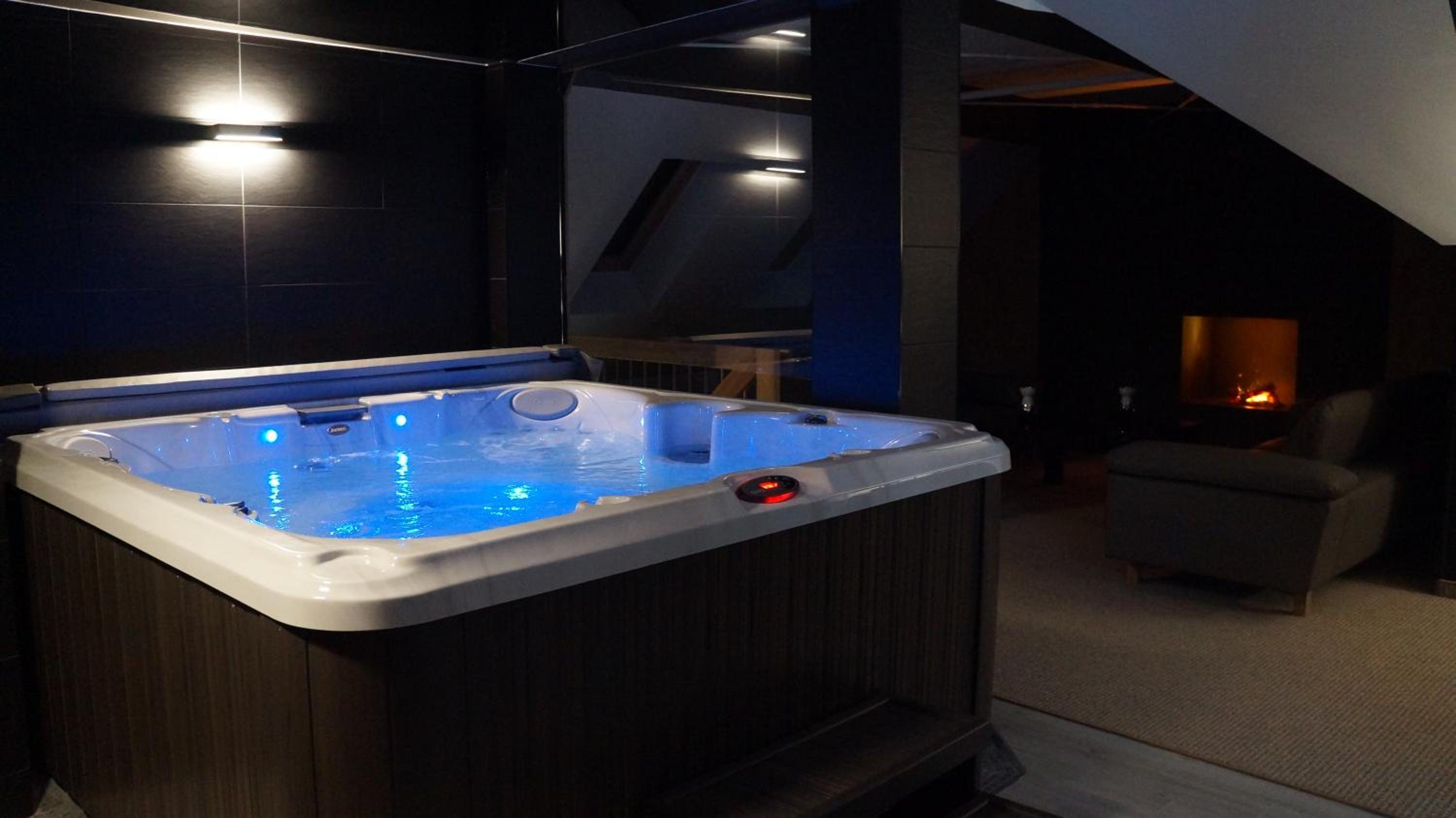 One-Bedroom Apartment with Spa Bath - Photo 6