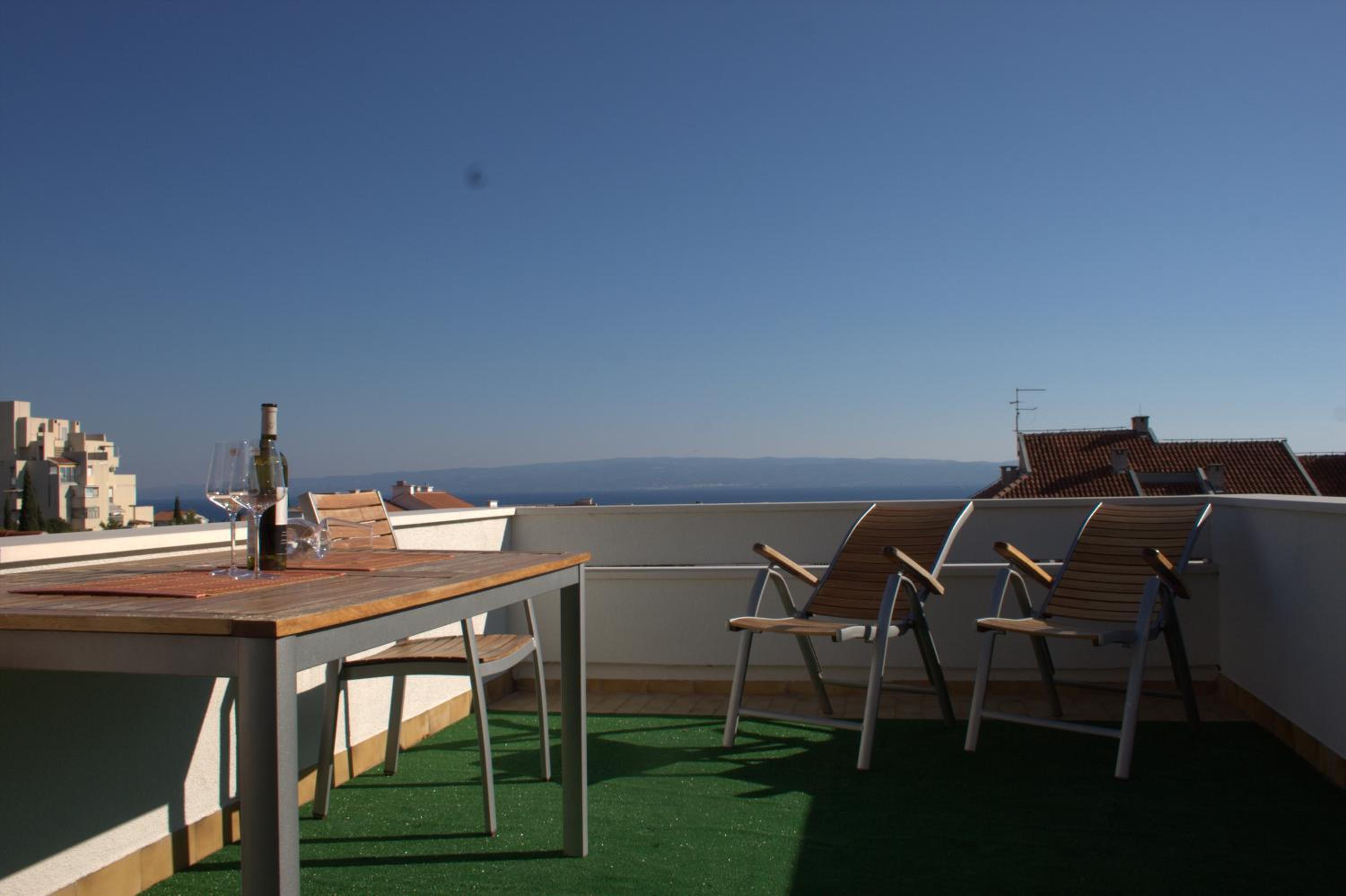 Apartment with Terrace - Photo 18