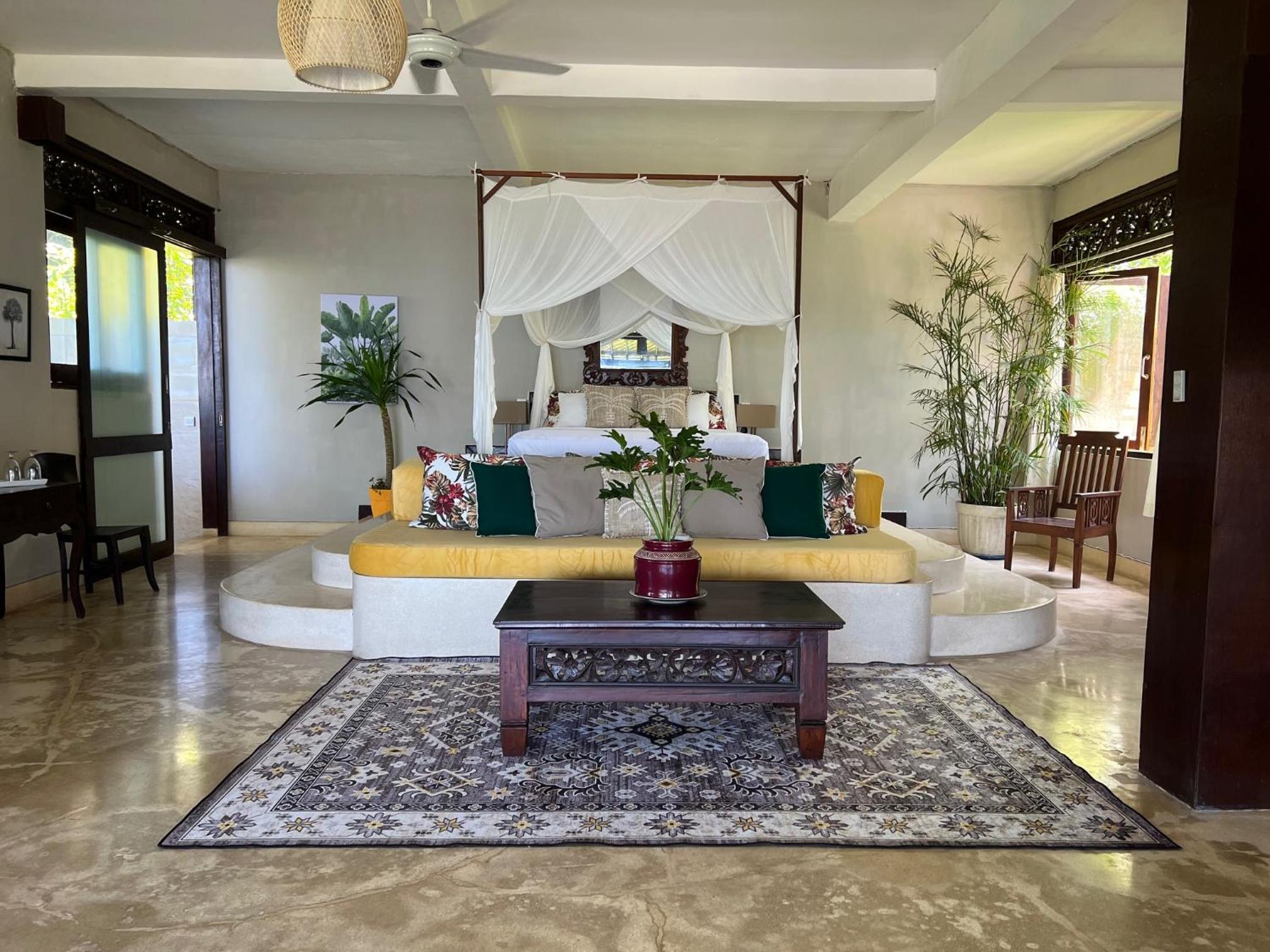 King Suite with Balcony photo 1