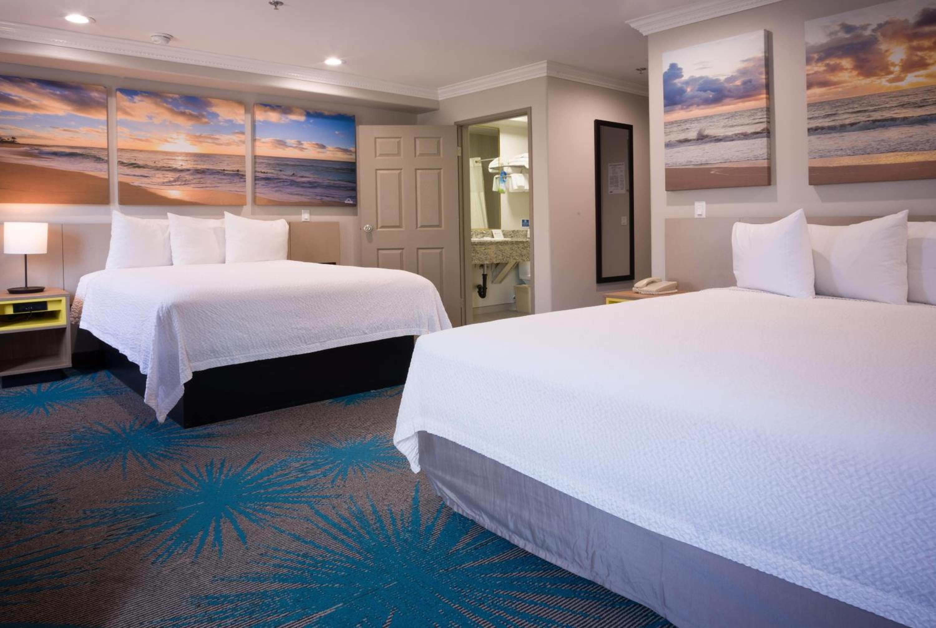Room with One King Bed and One Queen Bed - Non-Smoking photo 1