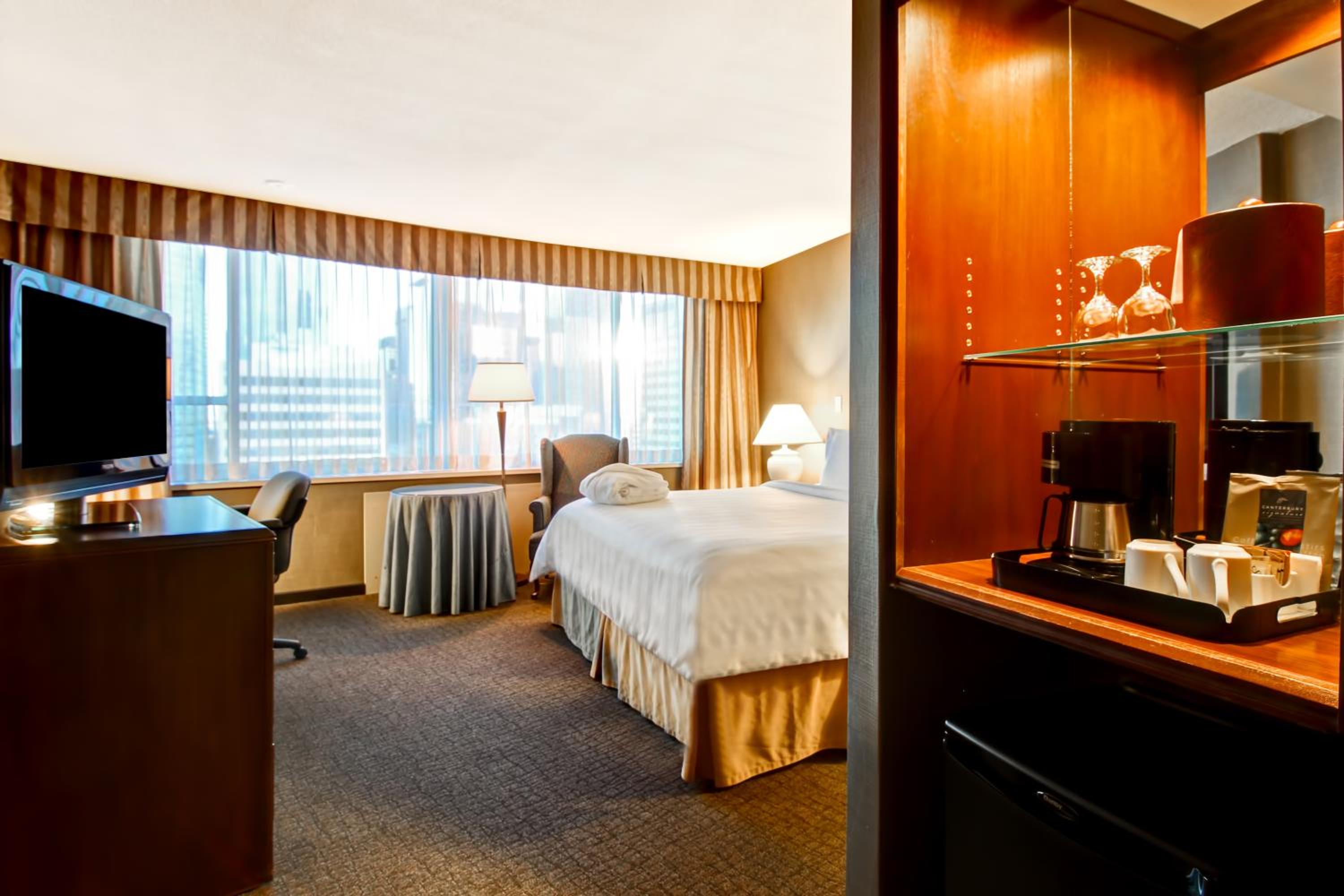 King Room with River View - Photo 6