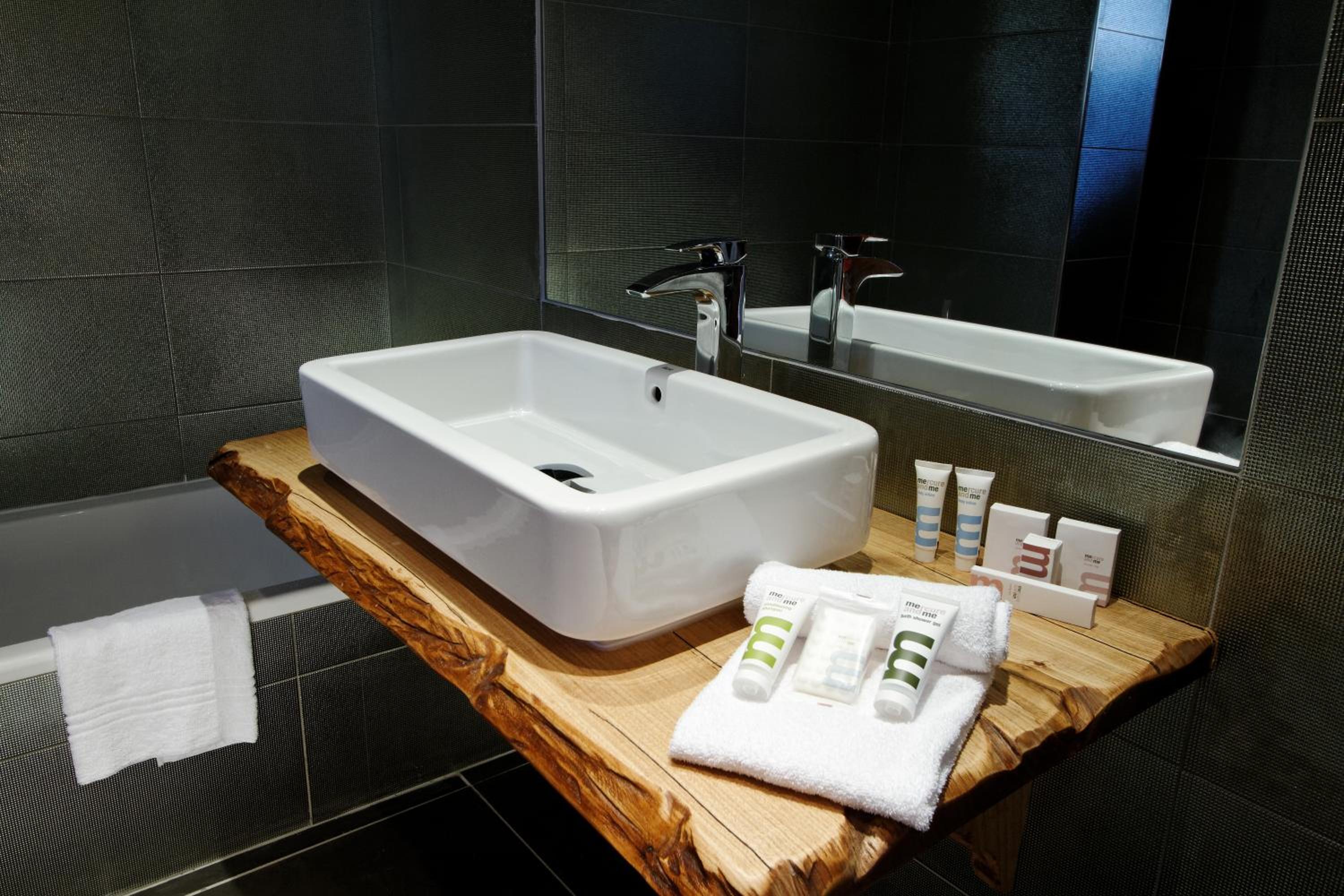 Privilege Room with Double Bed and Pool View - Photo 2
