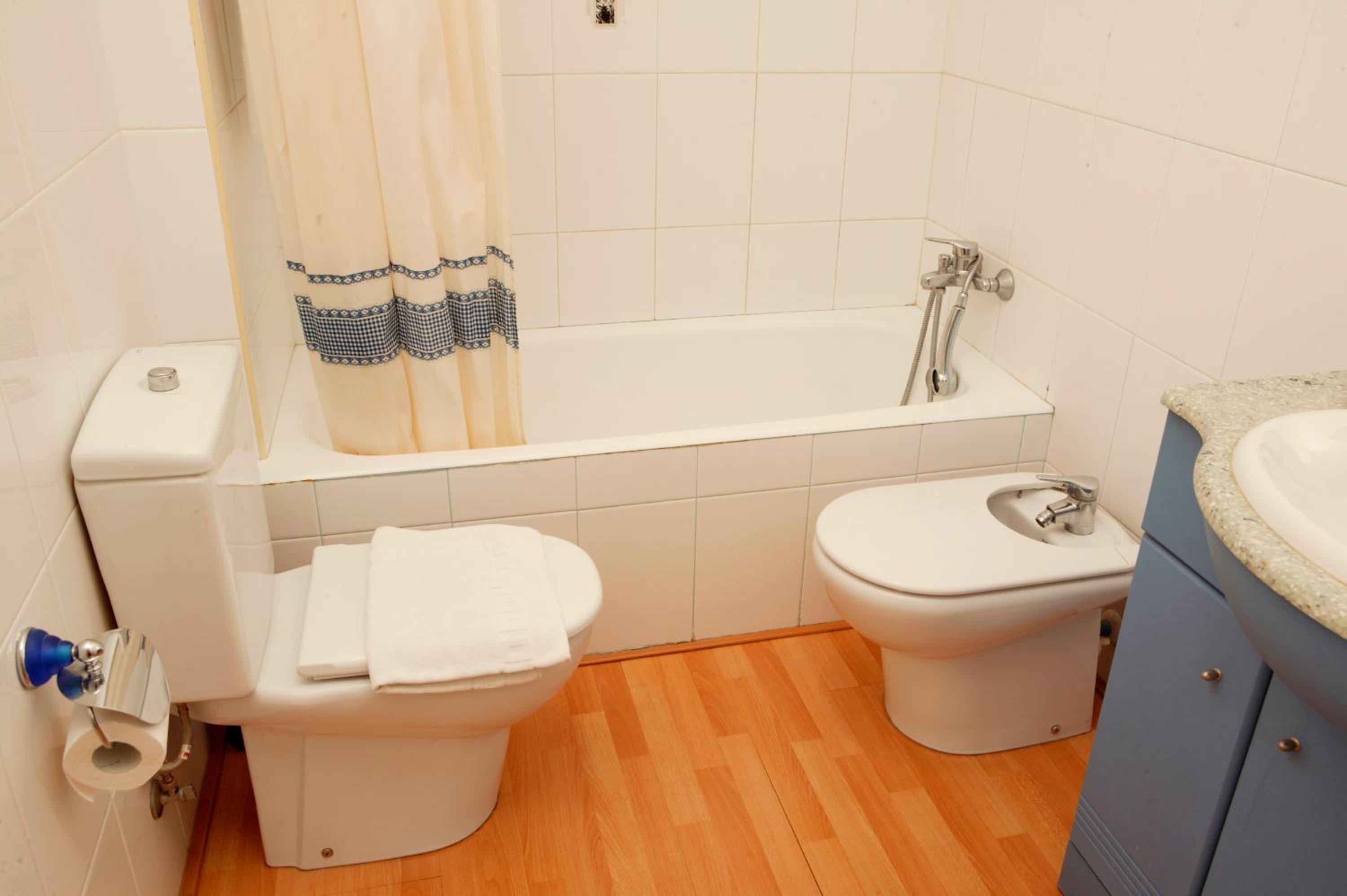 One-Bedroom Apartment with Balcony photo 2