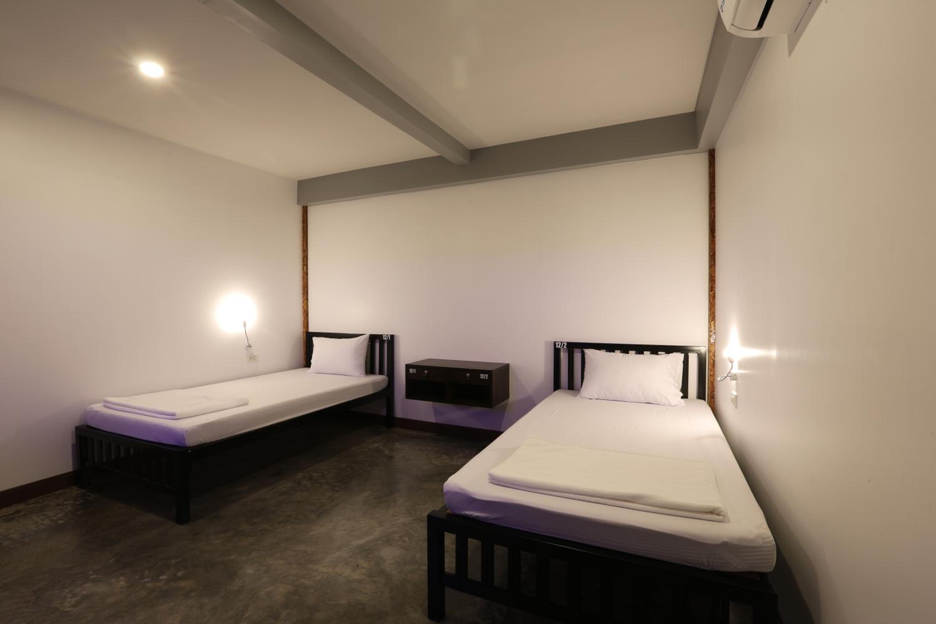 Standard Twin Room with Shared Bathroom photo 1