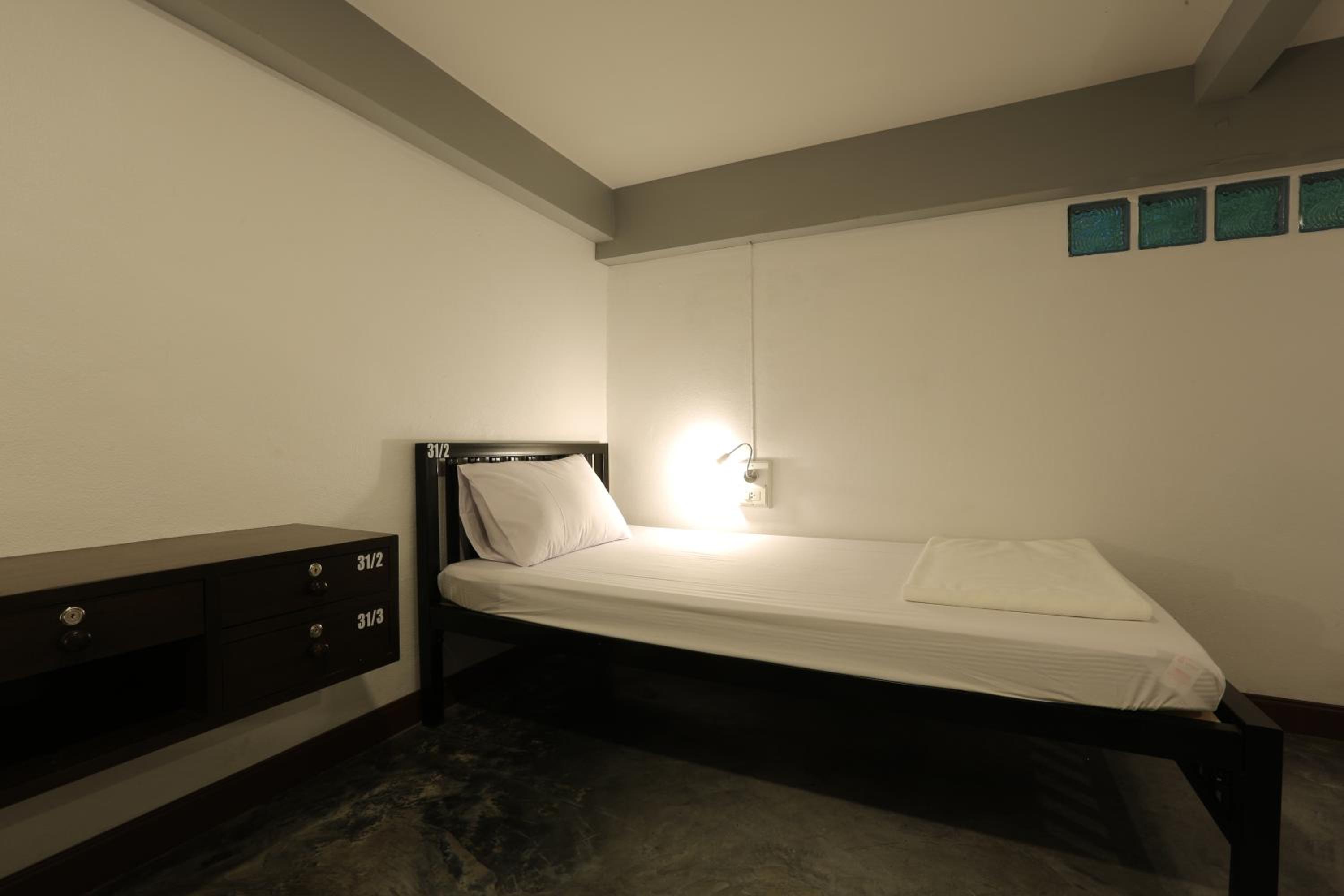 Standard Twin Room with Shared Bathroom photo 3