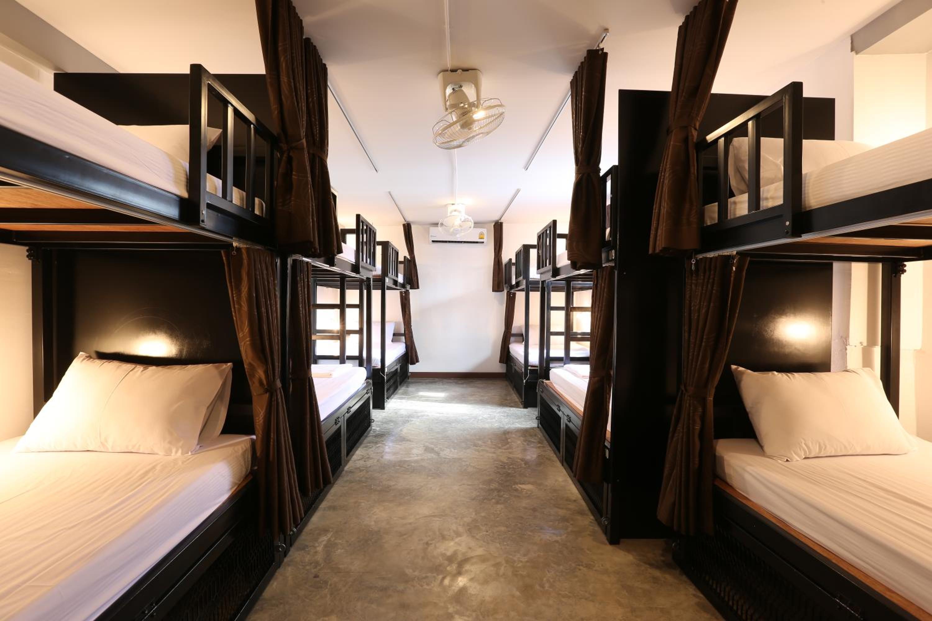 Bed in 8-Bed Mixed Dormitory Room photo 1