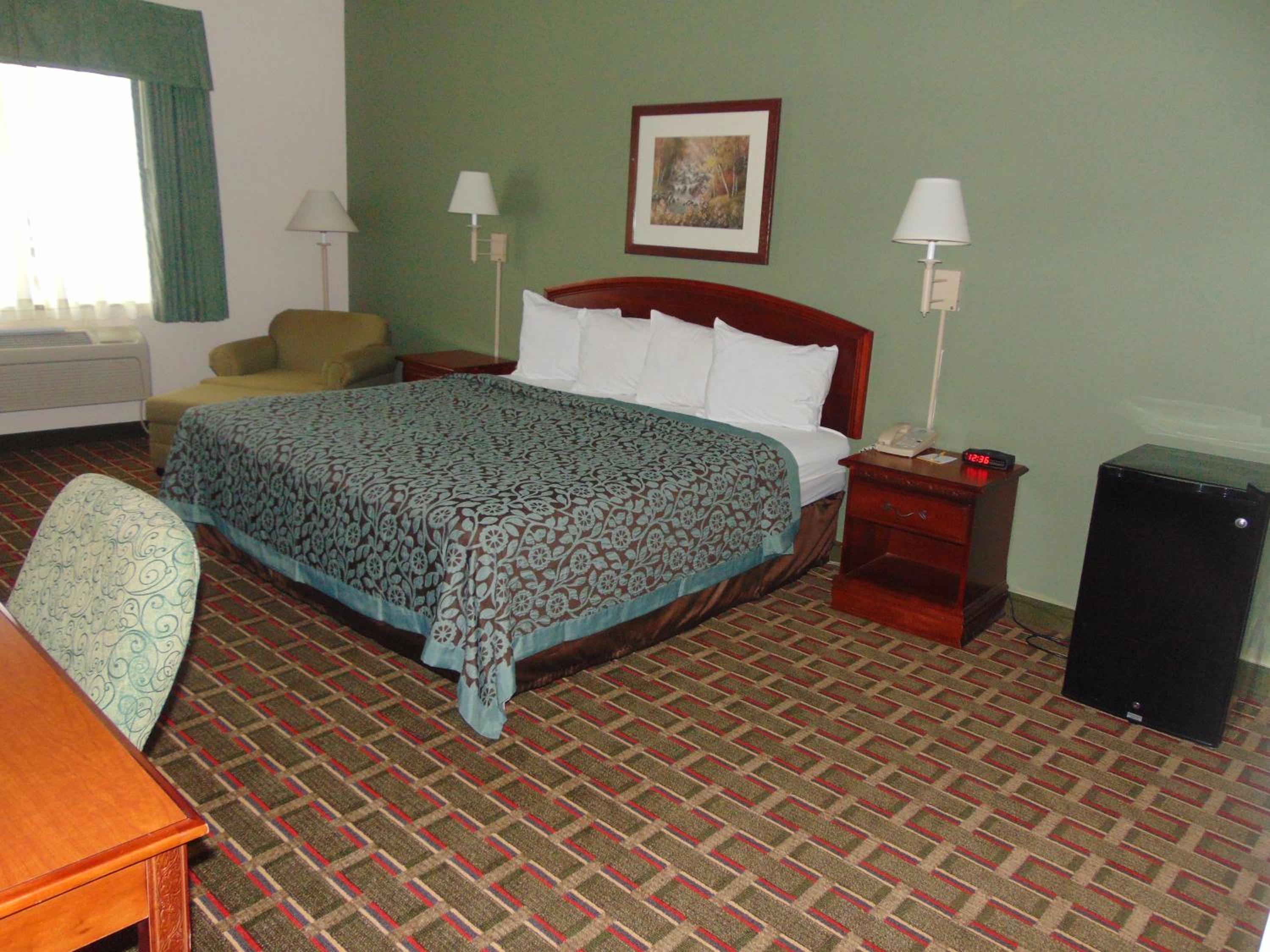 King Room - Non-Smoking - Photo 1