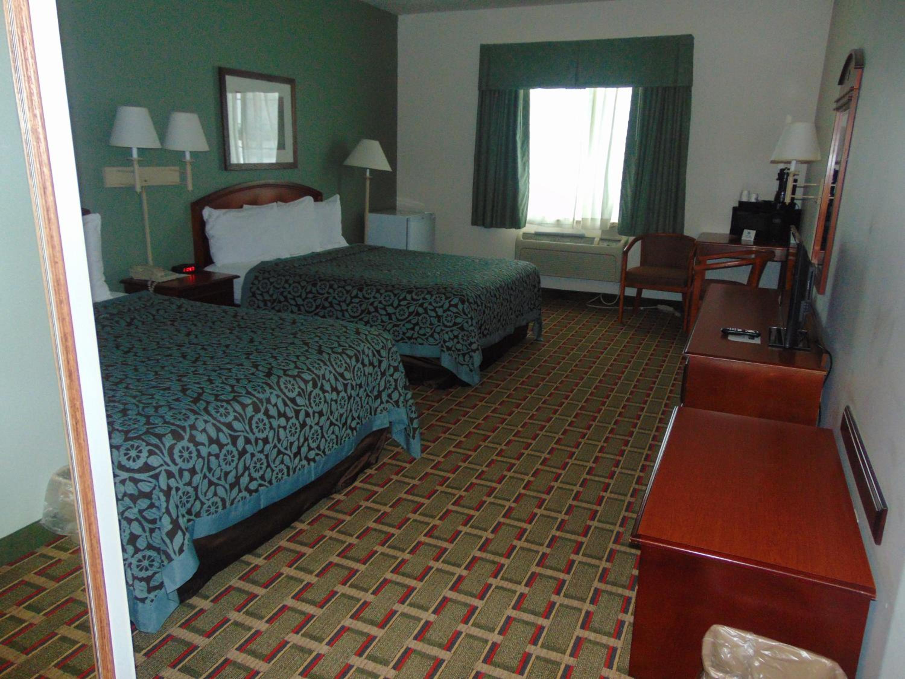 Queen Room with Two Queen Beds - Non-Smoking - Photo 1