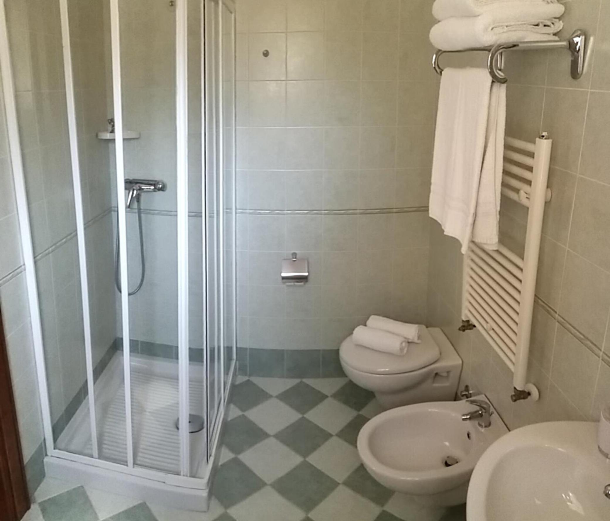 Quadruple Room - Photo 7