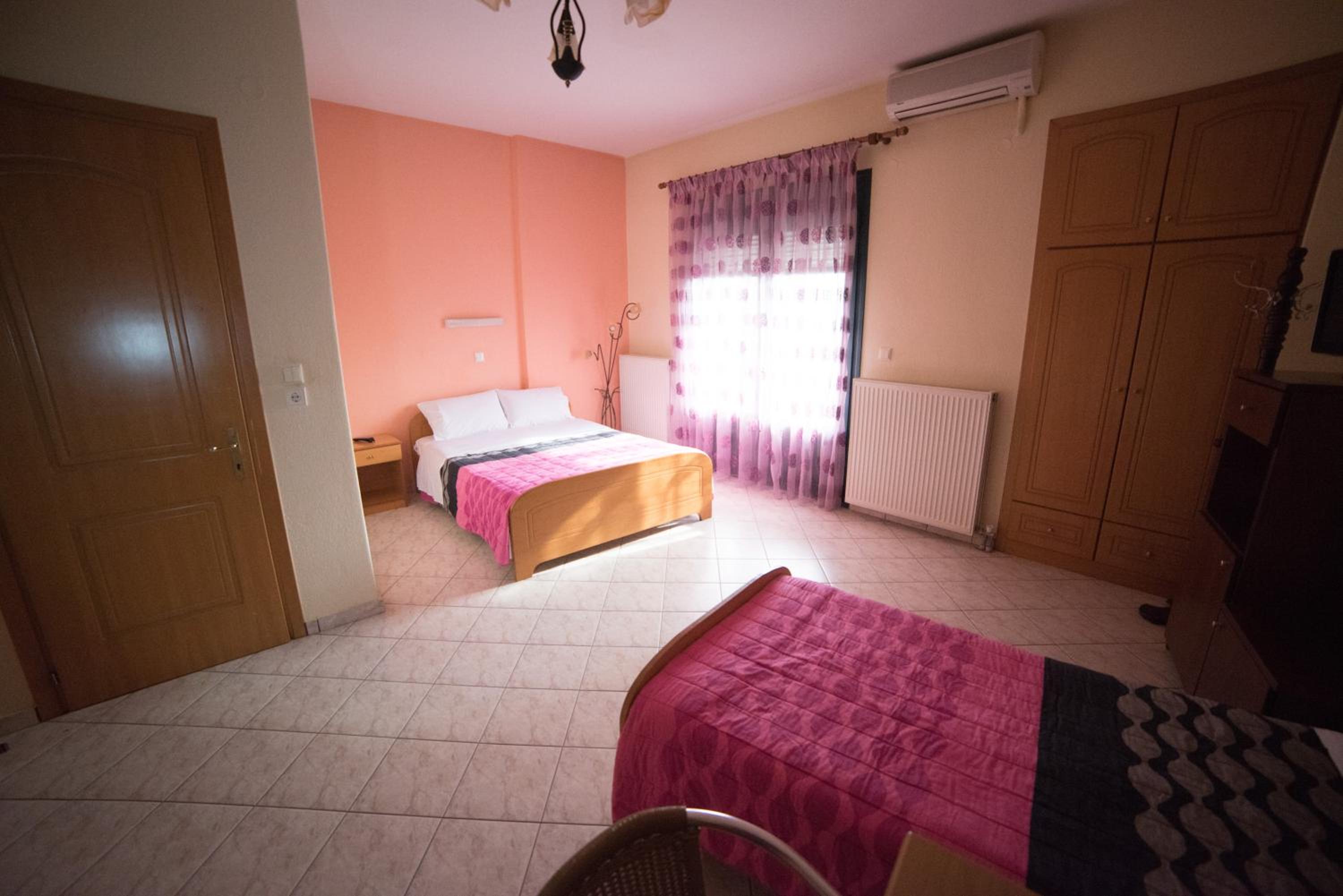 Quadruple Room - Photo 6