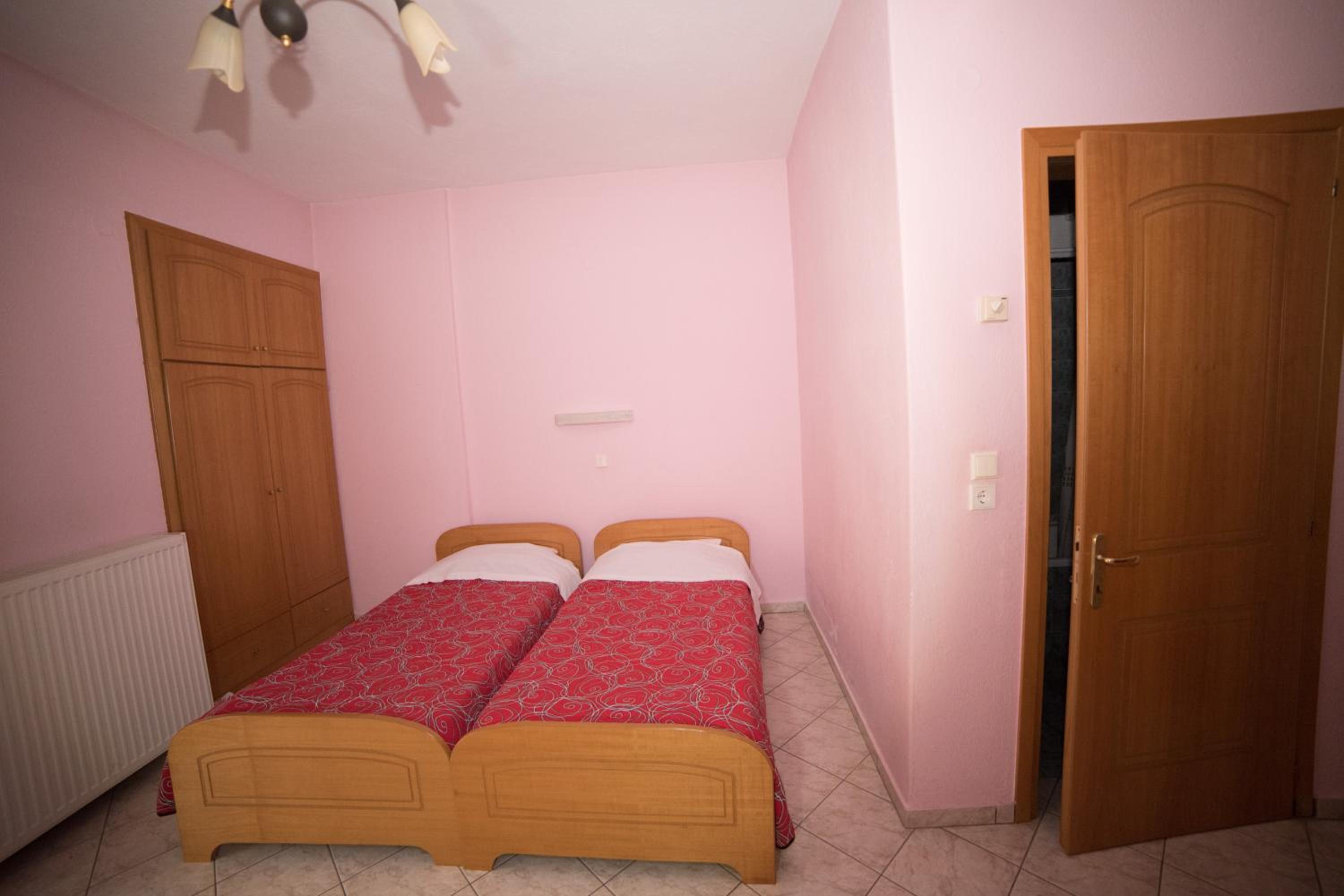 Quadruple Room - Photo 3