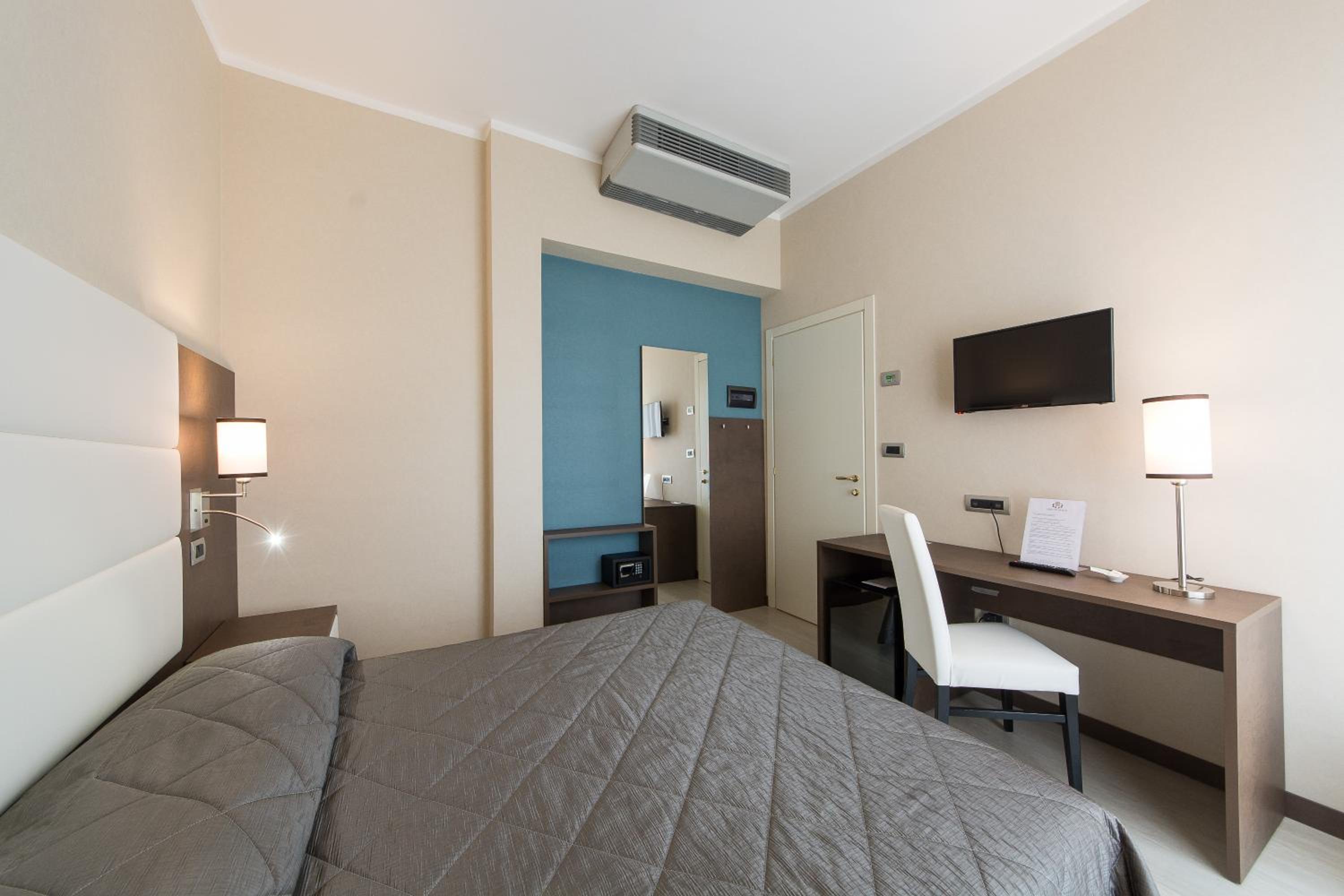 Standard Double Room - Photo 4